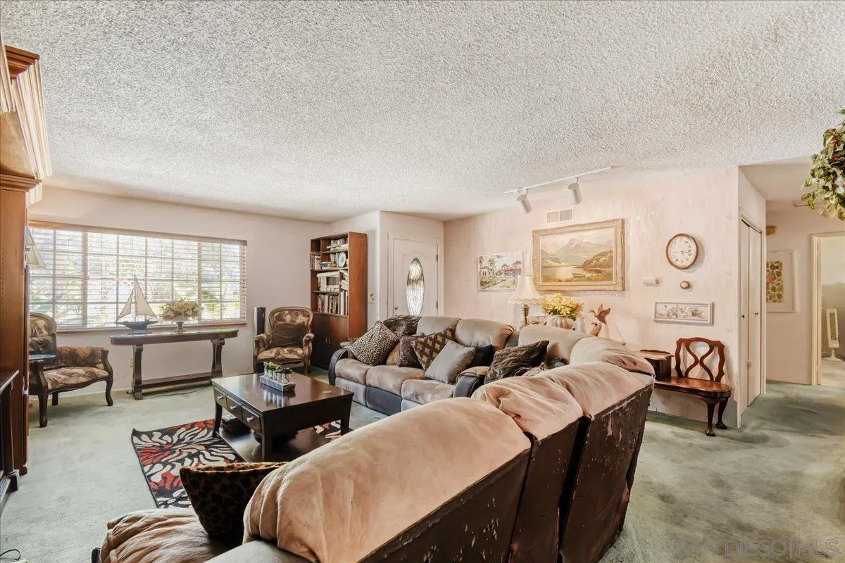 https://cdn.realtyfeed.com/cdn/127/260019589/7dc1d3baadb834e02bc56cb48df19585.webp