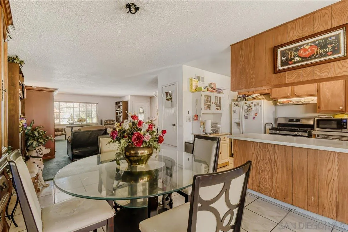 https://cdn.realtyfeed.com/cdn/127/260019589/7f439d5a4e9784feb74f92c74d75f486.webp