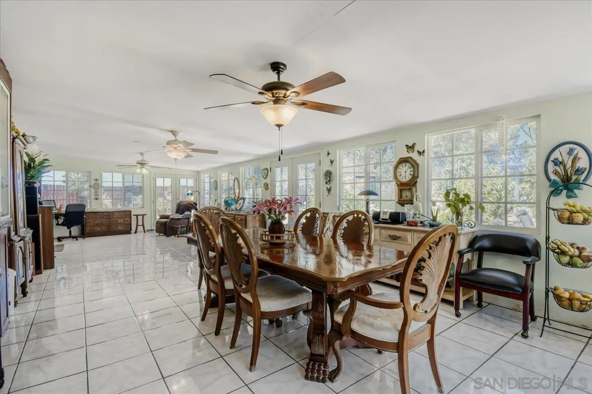 https://cdn.realtyfeed.com/cdn/127/260019589/c93a6b60786d5efaaf69eecd88624ef7.webp