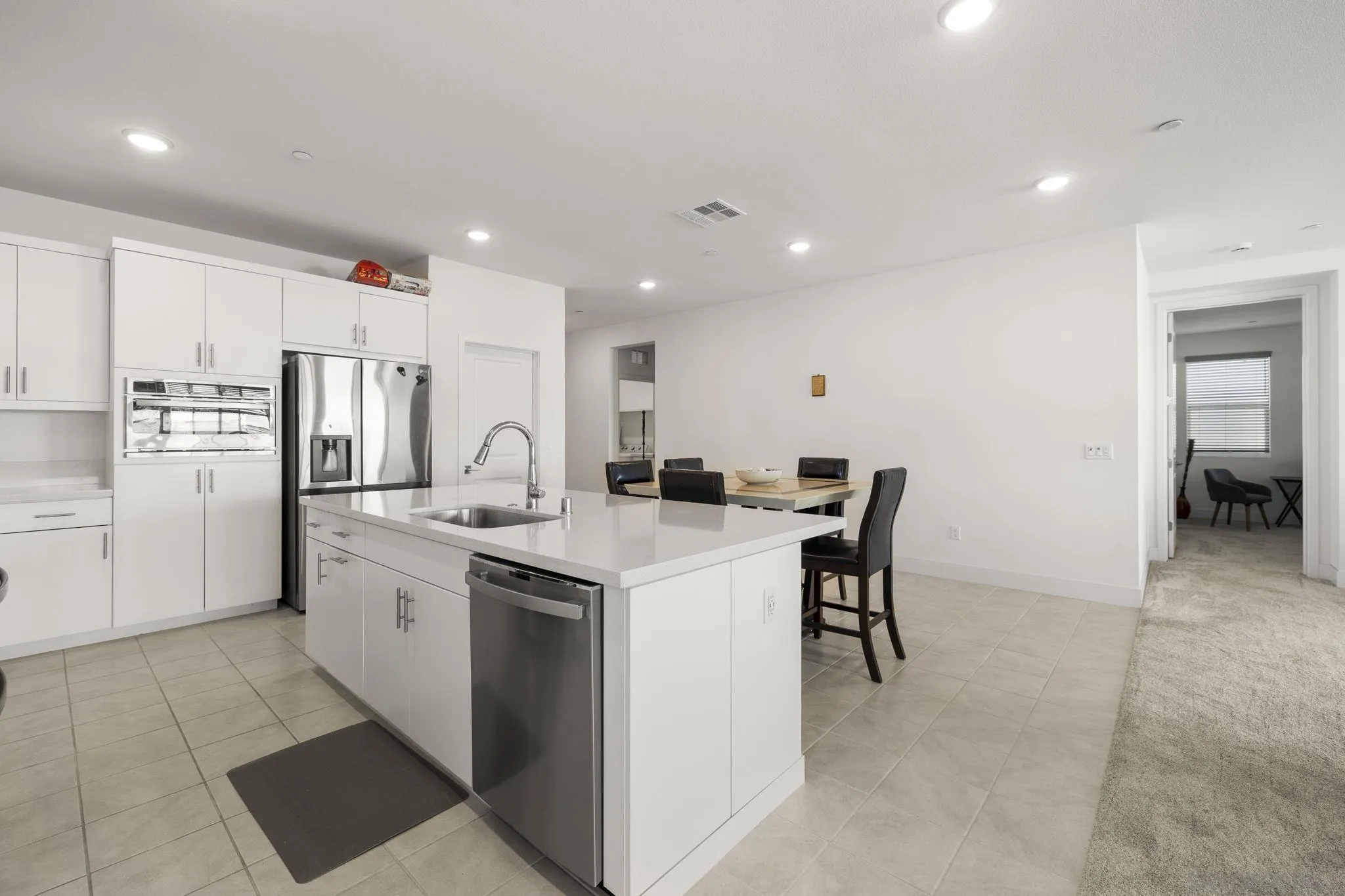 https://cdn.realtyfeed.com/cdn/127/260019590/020135fcf4e55463ff110555ded828aa.webp