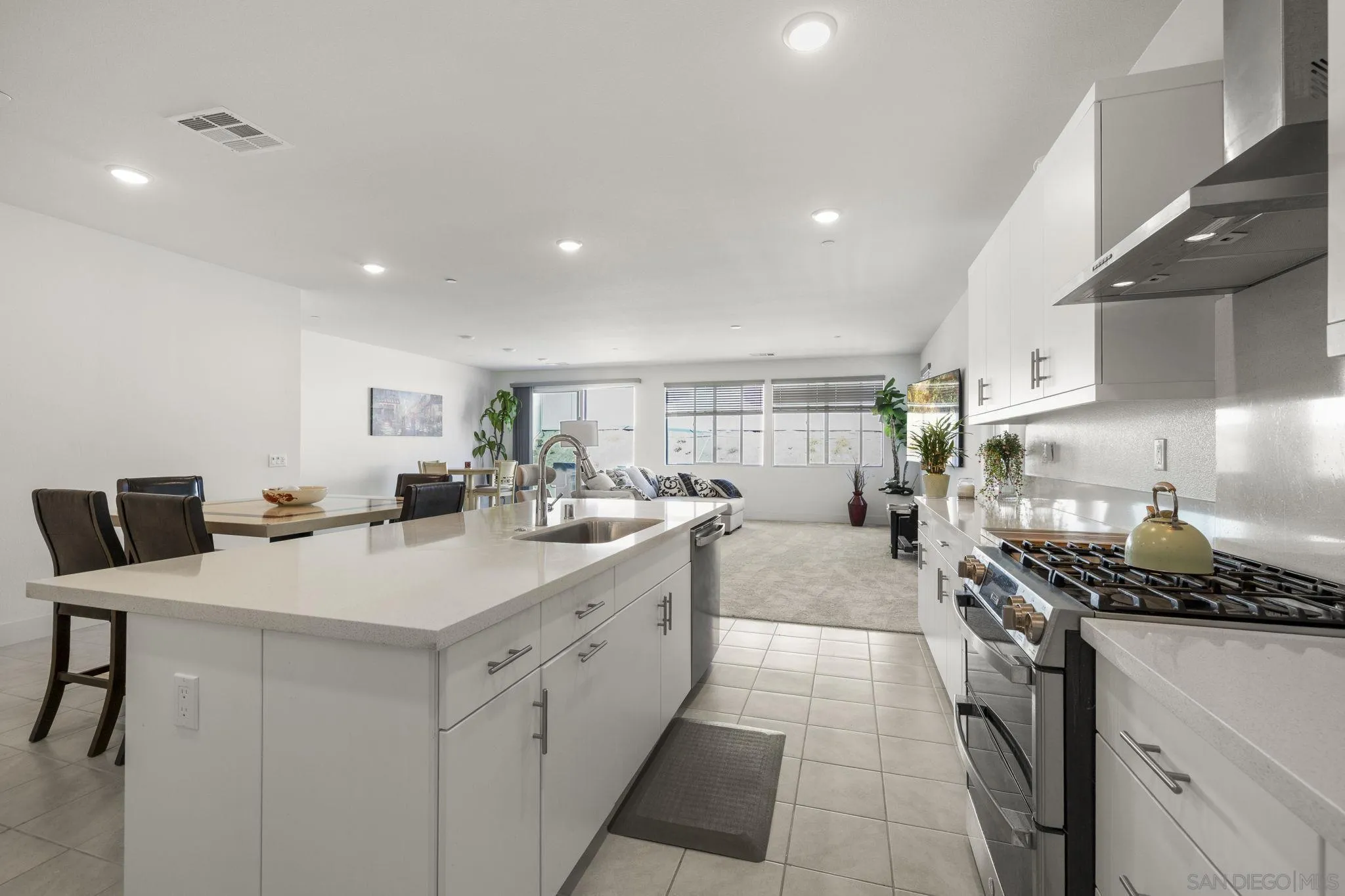 https://cdn.realtyfeed.com/cdn/127/260019590/45b7bd19724283ba4c1671d34a7da853.webp