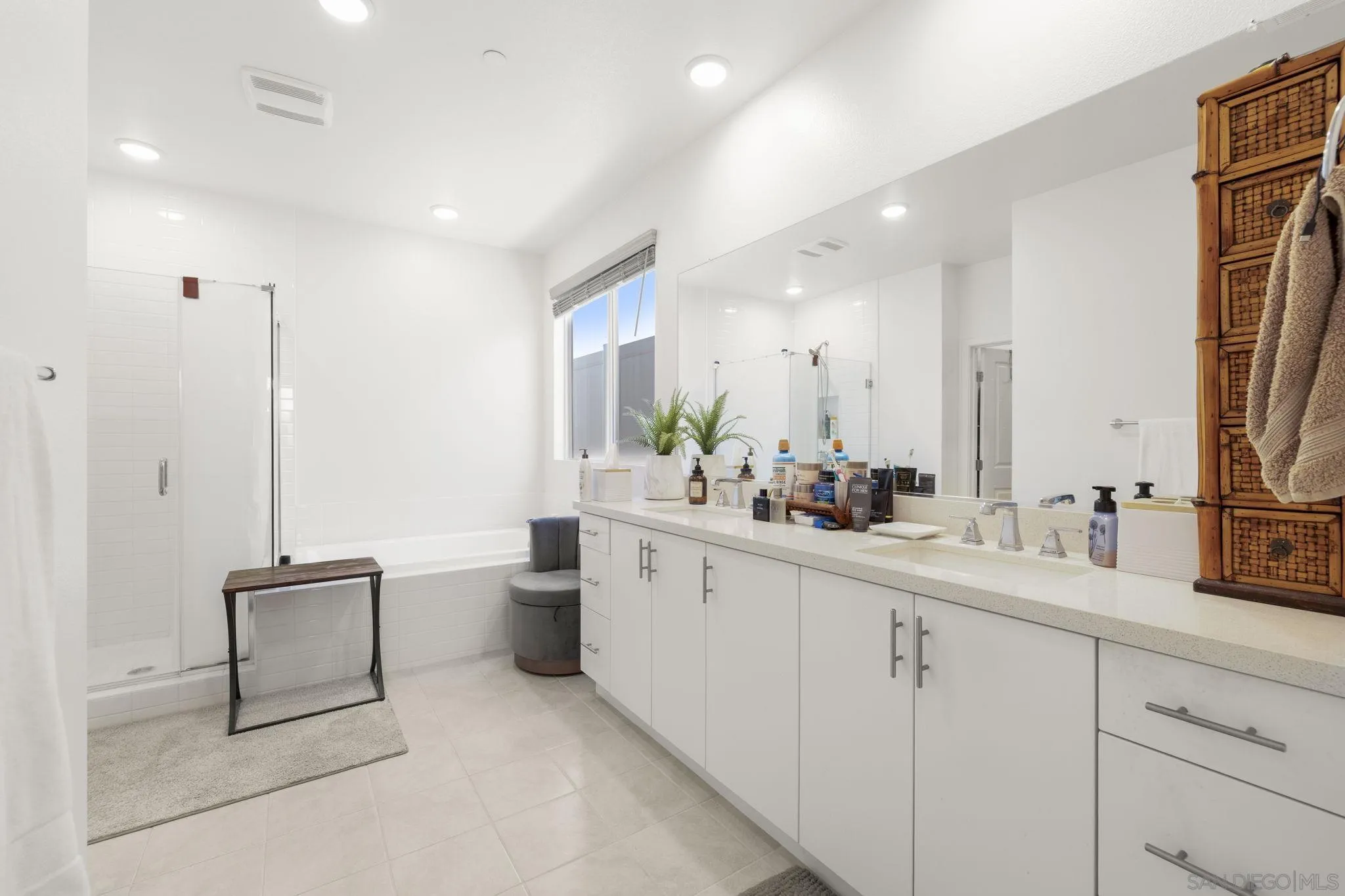 https://cdn.realtyfeed.com/cdn/127/260019590/595890fc61627891b10c9511e6358fd2.webp