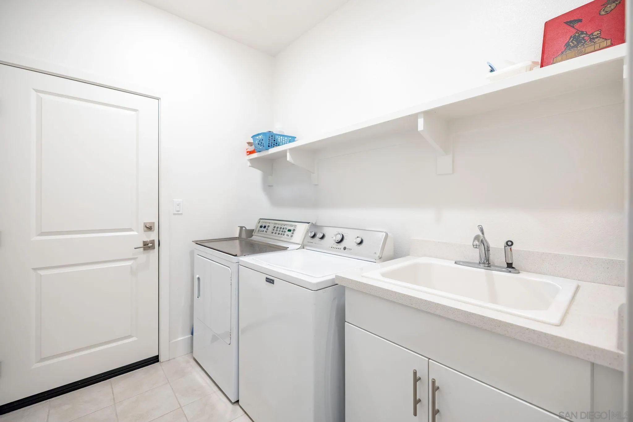 https://cdn.realtyfeed.com/cdn/127/260019590/991680fdea416b437afef5daf675df93.webp
