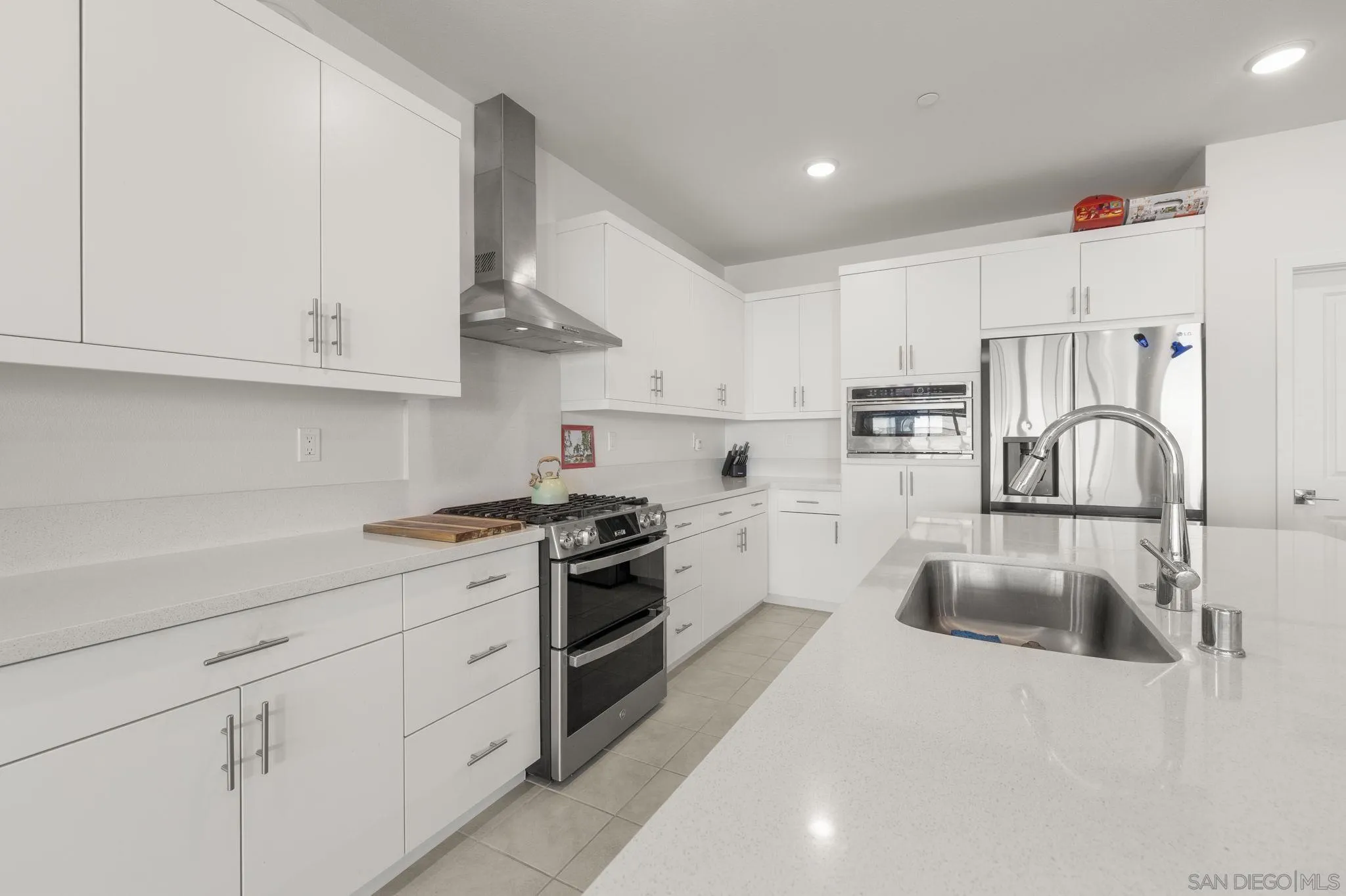 https://cdn.realtyfeed.com/cdn/127/260019590/b3f621176bab77a39cb30c695b16ec89.webp