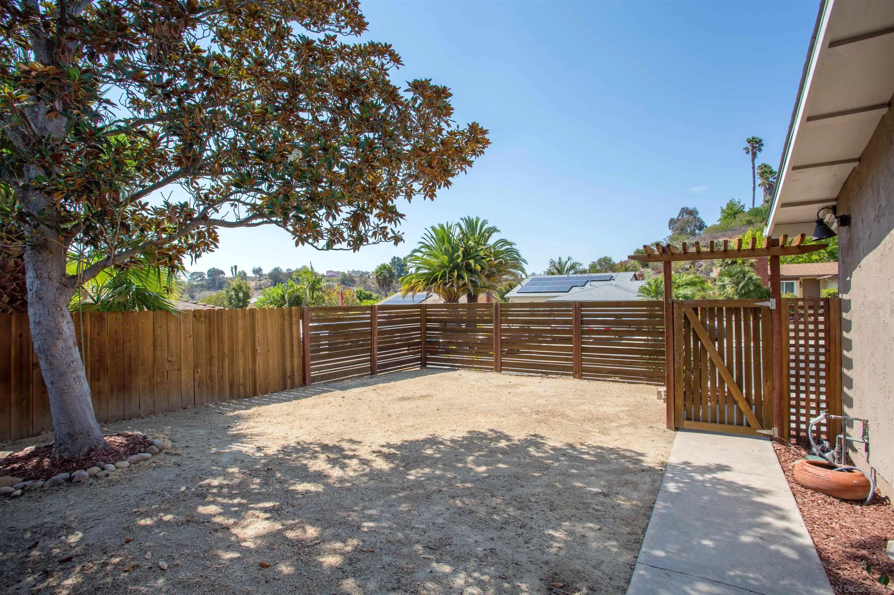 https://cdn.realtyfeed.com/cdn/127/260019592/6d4a129354e0441b6d1338ebf1d6d8e9.webp