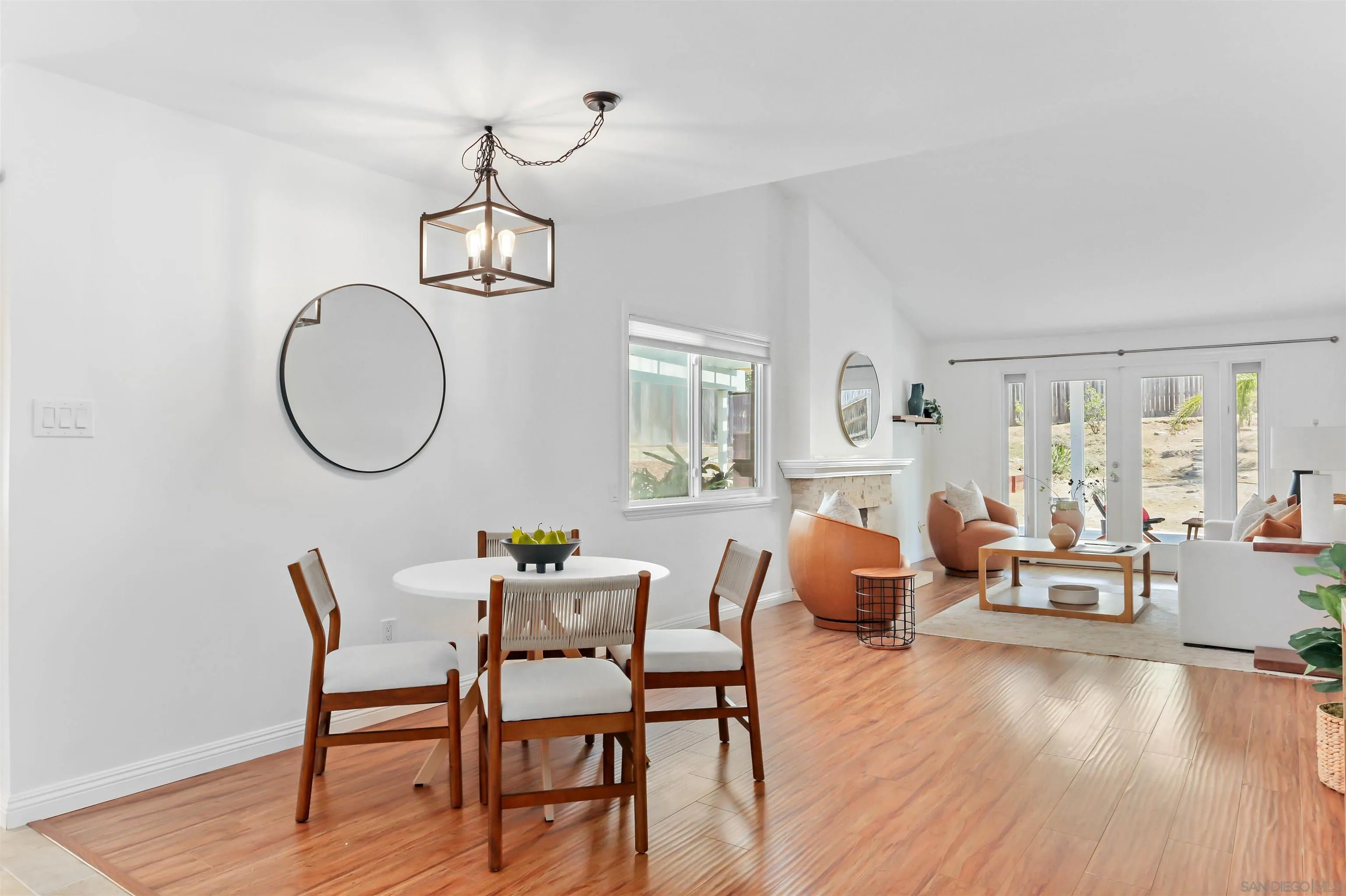 https://cdn.realtyfeed.com/cdn/127/260019592/8880707b772a0660923725975d02d577.webp