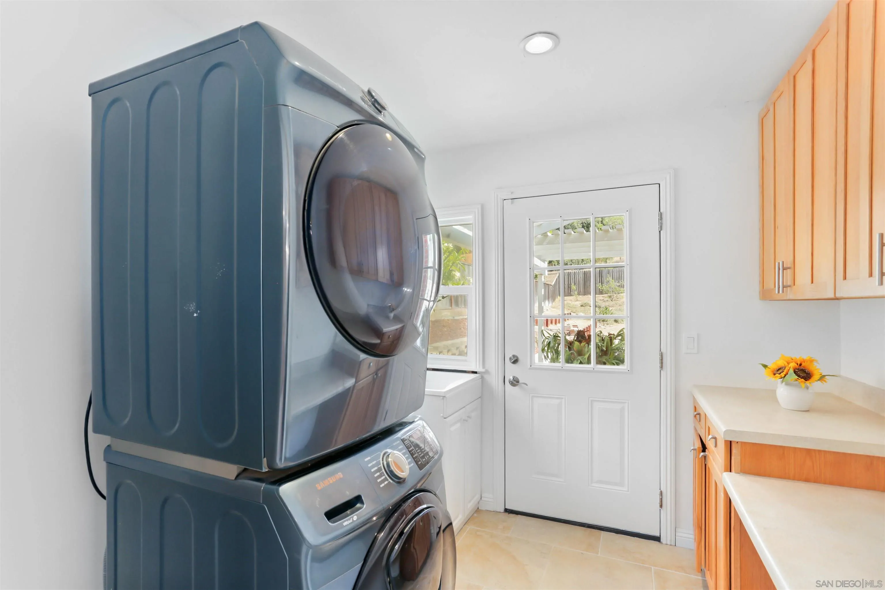 https://cdn.realtyfeed.com/cdn/127/260019592/dfac7e169d7e0a370b7872372430be07.webp