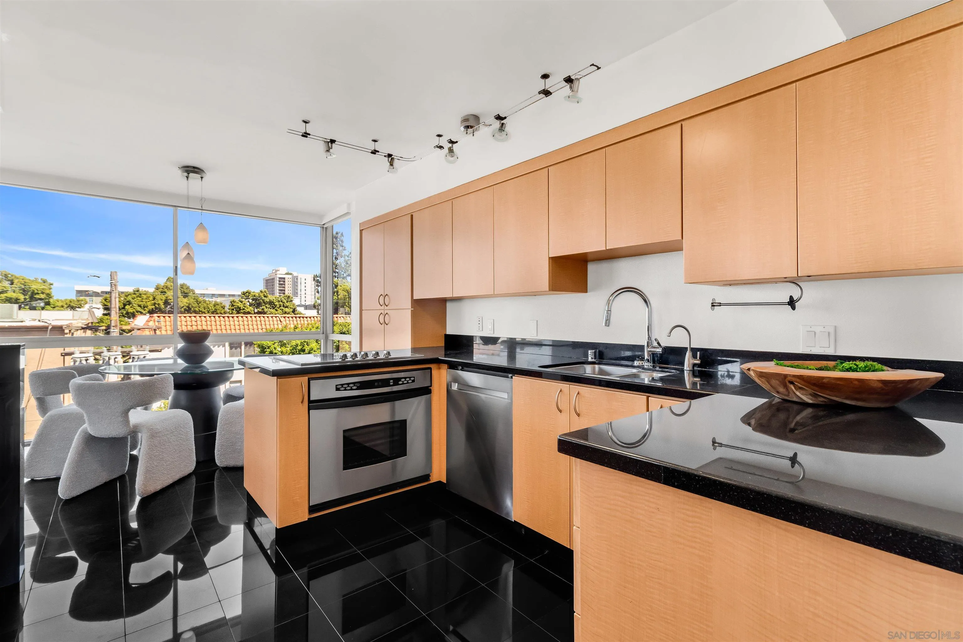 https://cdn.realtyfeed.com/cdn/127/260019593/647b3d363f5698f146a2f9276f1e1fd3.webp