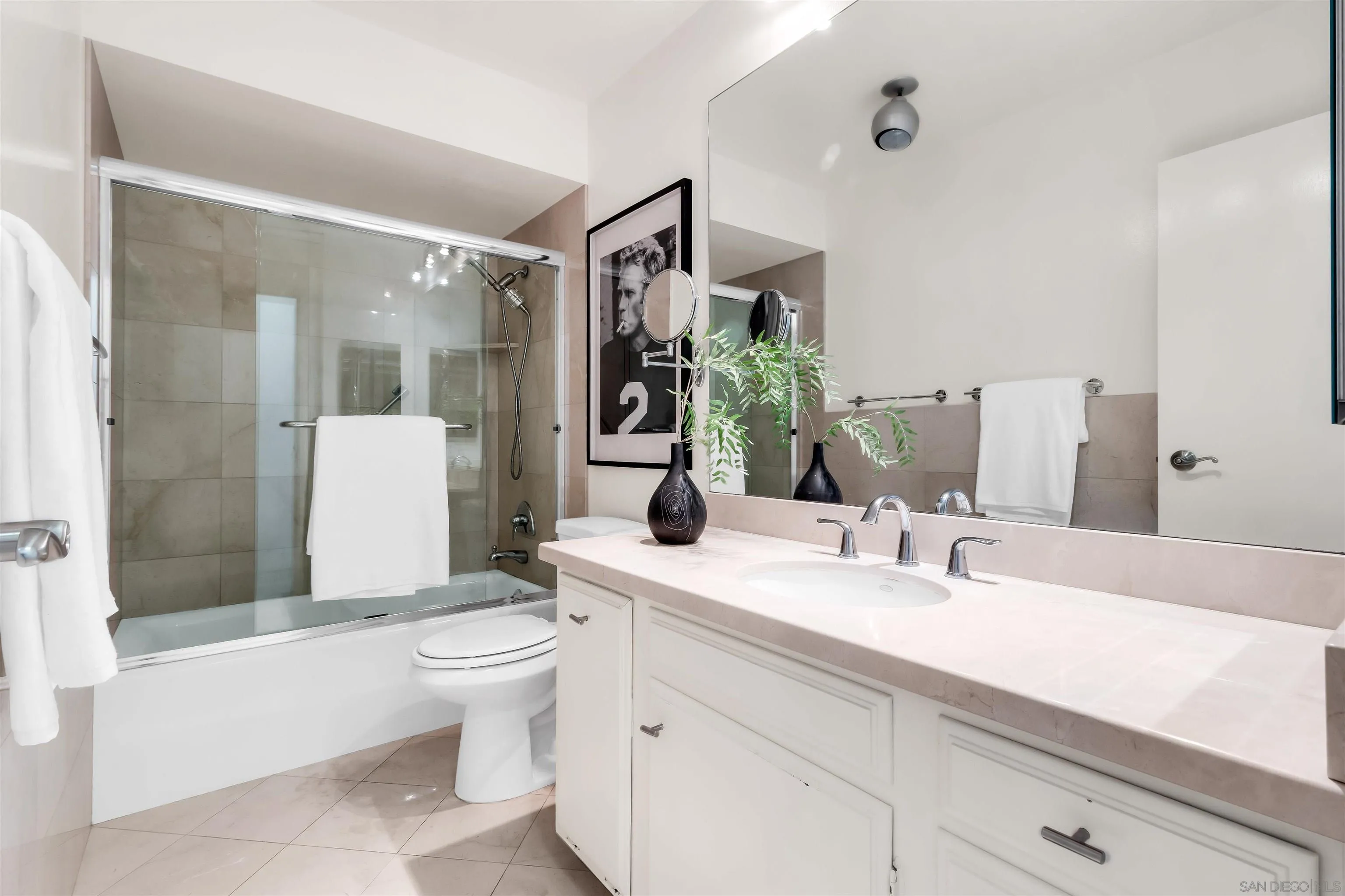 https://cdn.realtyfeed.com/cdn/127/260019593/f82b1b2834f7fdc24227bb02b7fb42a1.webp