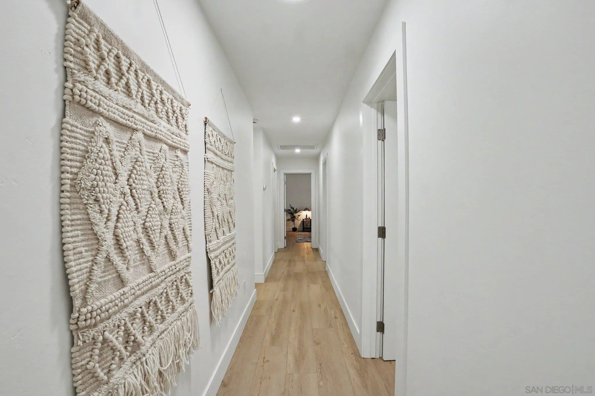 https://cdn.realtyfeed.com/cdn/127/260019596/022bbf030bf8b8400fcb4eaa31ec206d.webp