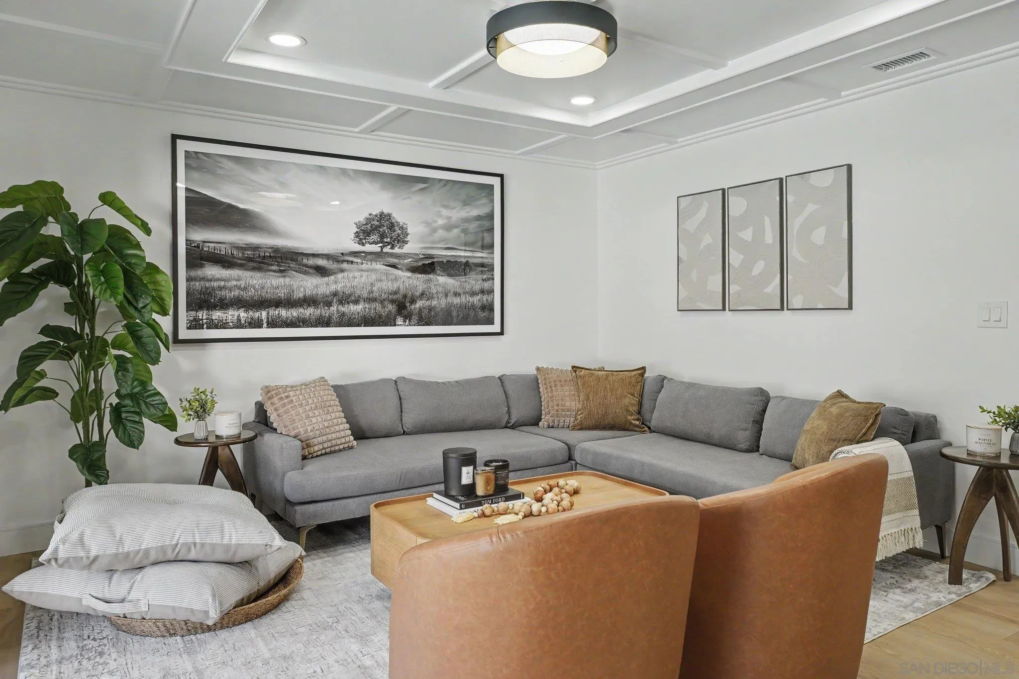 https://cdn.realtyfeed.com/cdn/127/260019596/082c94f9cf54289aae5a313b55a8fb93.webp