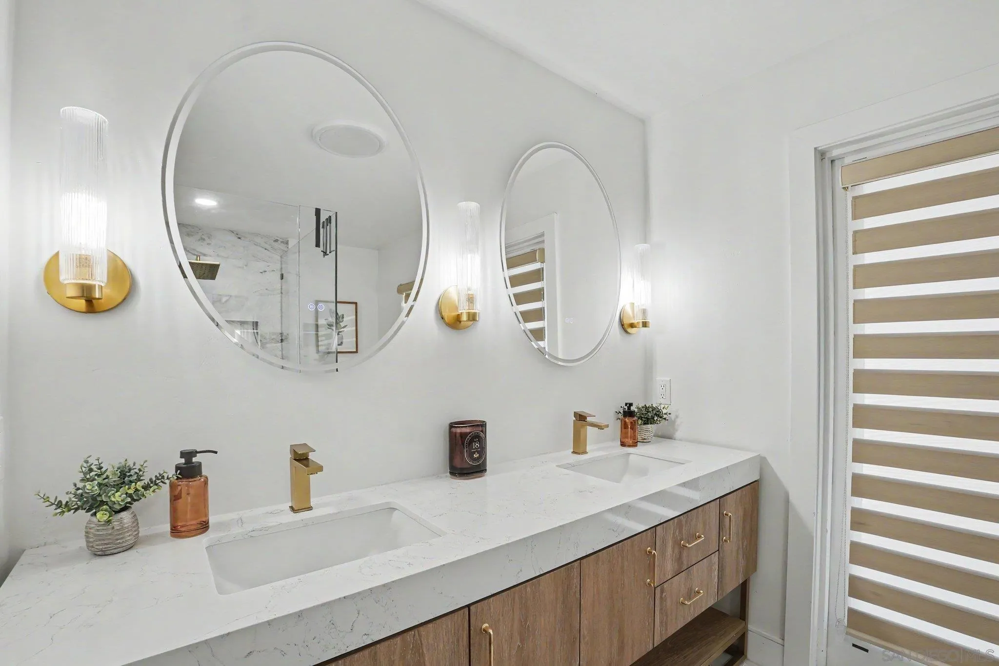 https://cdn.realtyfeed.com/cdn/127/260019596/4b82b7ac05d93e1473c77af1d656ee8c.webp