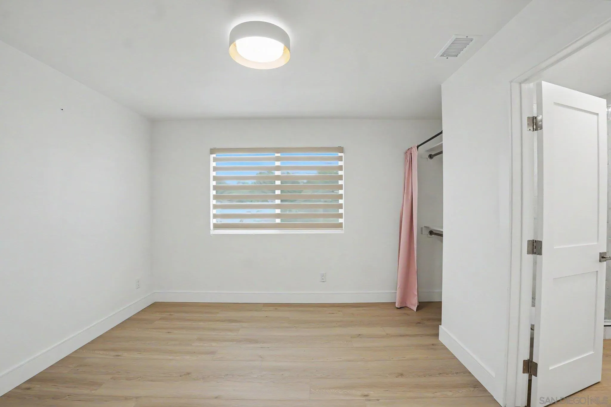 https://cdn.realtyfeed.com/cdn/127/260019596/4d940ccf4b68cd67d0e9acac2bfc5292.webp