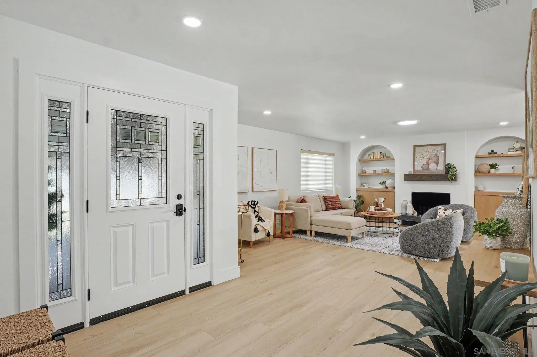 https://cdn.realtyfeed.com/cdn/127/260019596/52199b0bfbc3680a056a3b4168266b21.webp