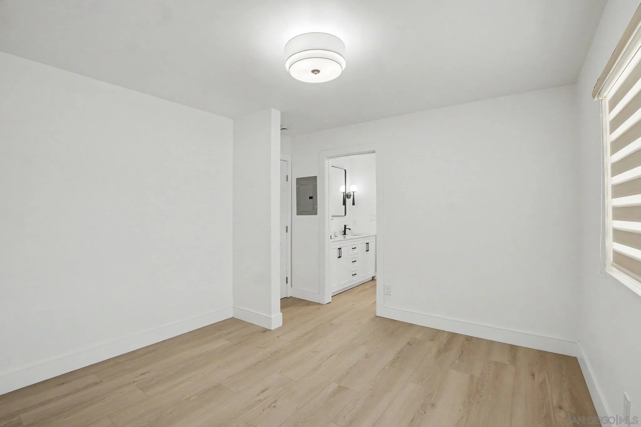 https://cdn.realtyfeed.com/cdn/127/260019596/9fc67949f60c4d6247ea15d4a3b273c4.webp