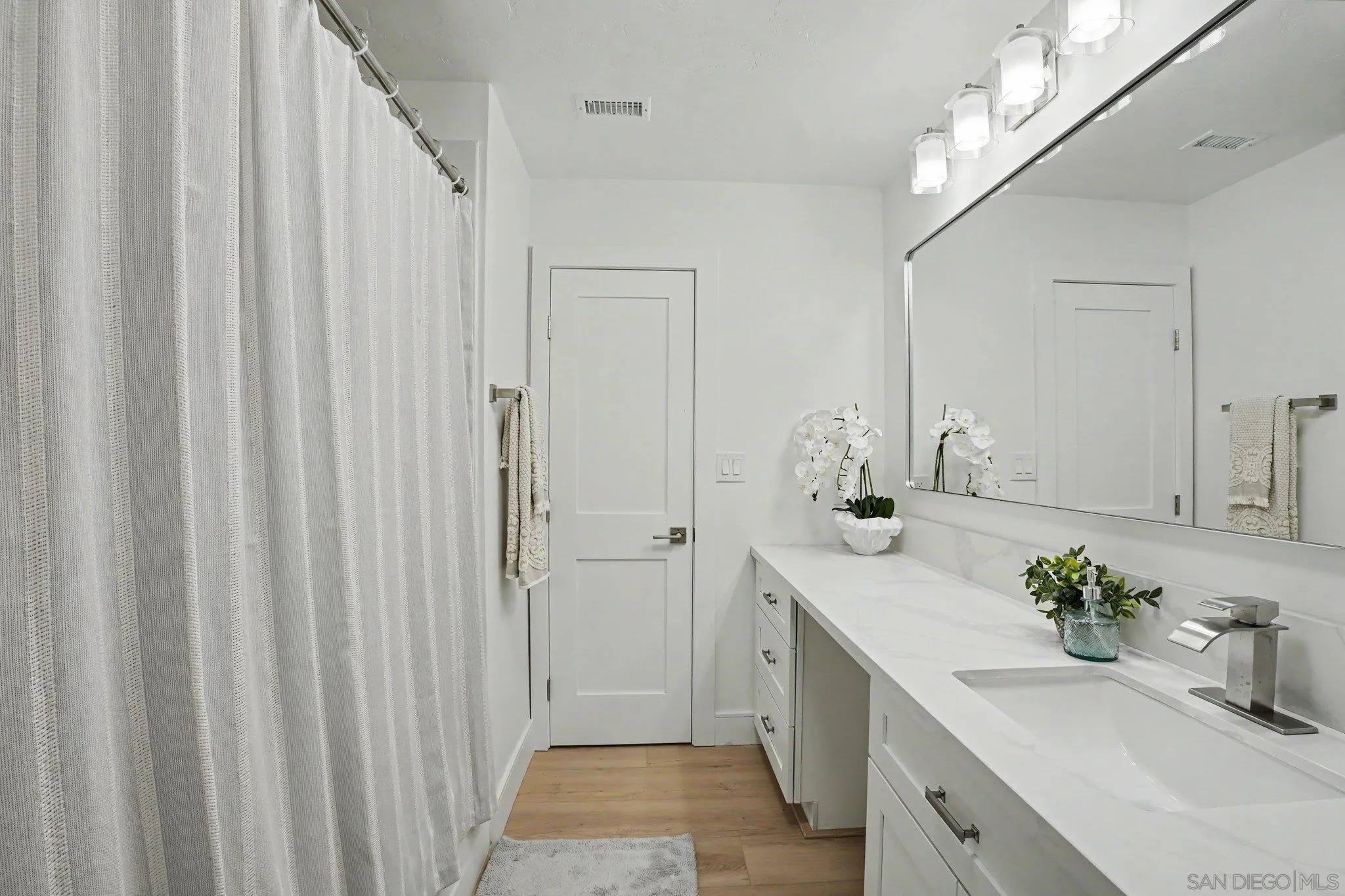 https://cdn.realtyfeed.com/cdn/127/260019596/ad18d4768a56ea70527defb24123a07b.webp