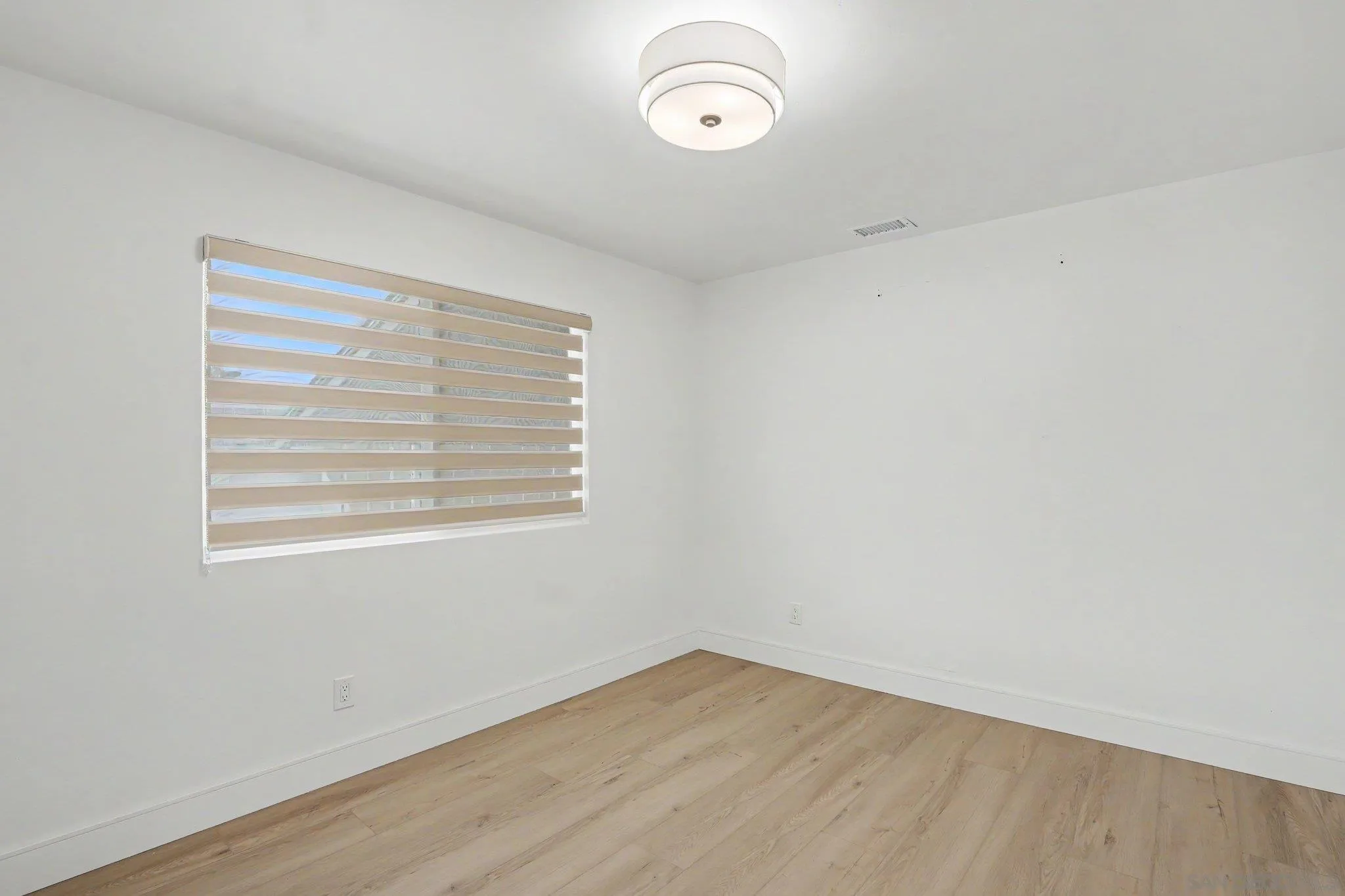 https://cdn.realtyfeed.com/cdn/127/260019596/c1786c8a646fcaa6ca854951efcb9980.webp