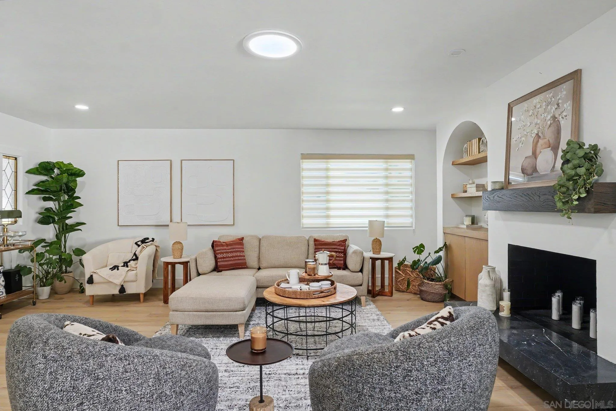 https://cdn.realtyfeed.com/cdn/127/260019596/fbcf8d3d51690661361e0a93e4c2ce5d.webp