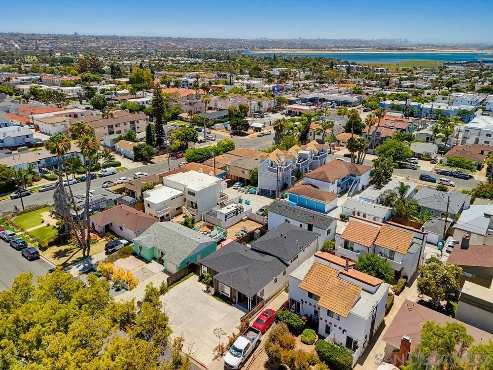 1953 Emerald St