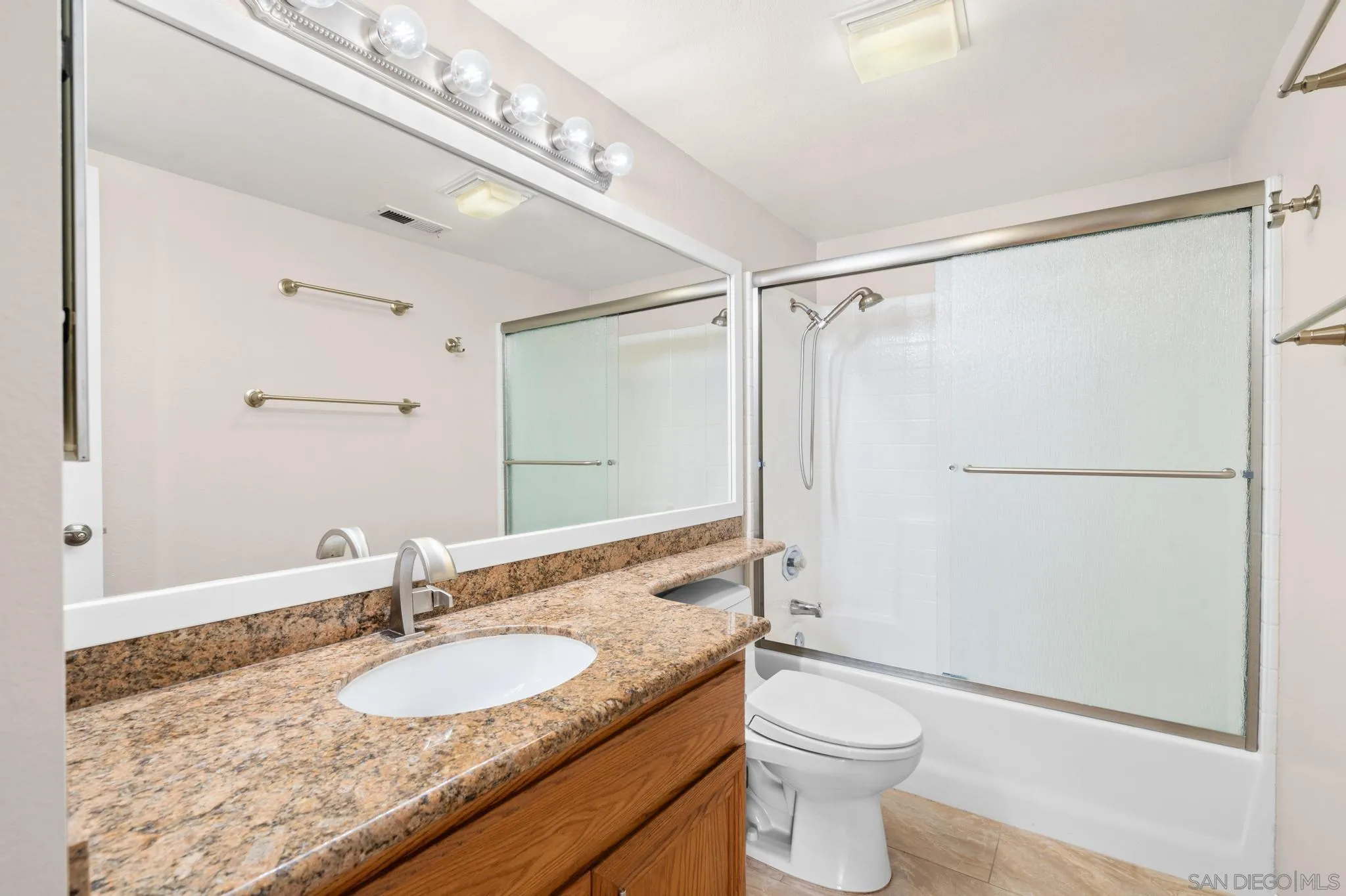 Photo #15: 260019609 Listing: Photo #15