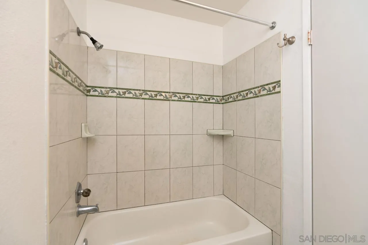 https://cdn.realtyfeed.com/cdn/127/260019610/5eb3292028b6dade83977f4d6a32528b.webp