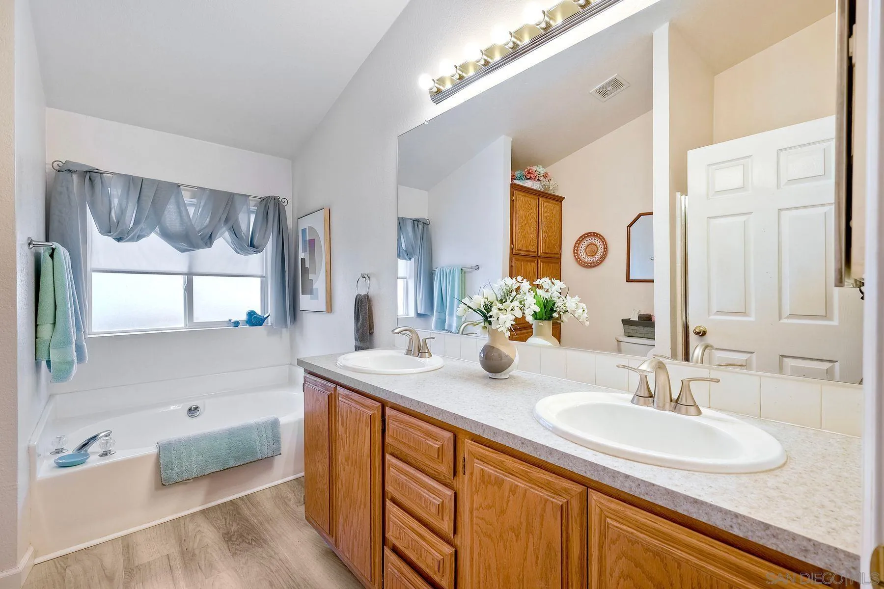 https://cdn.realtyfeed.com/cdn/127/260019616/3a6143cfb4a047efac0f7569ba63e7fe.webp