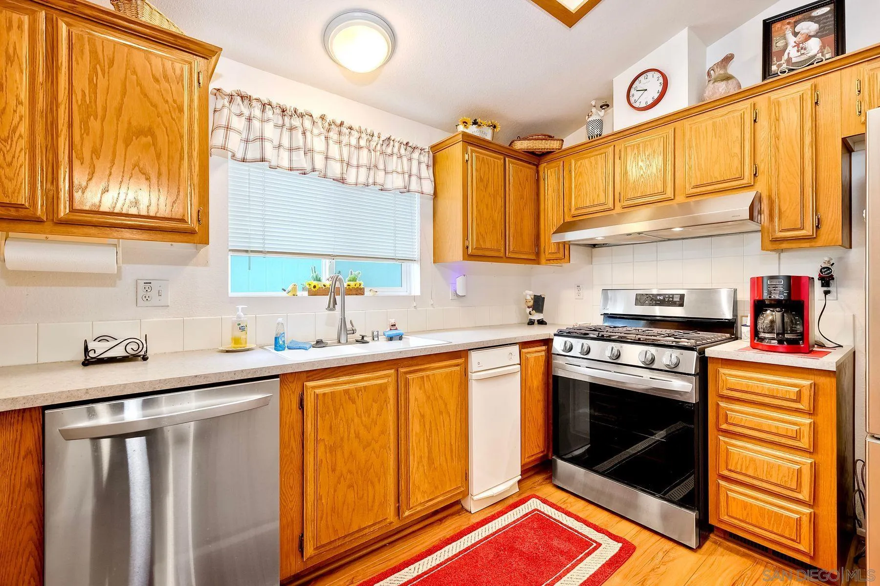https://cdn.realtyfeed.com/cdn/127/260019616/8c2ecbed47611e8651375bc2a135f9ee.webp