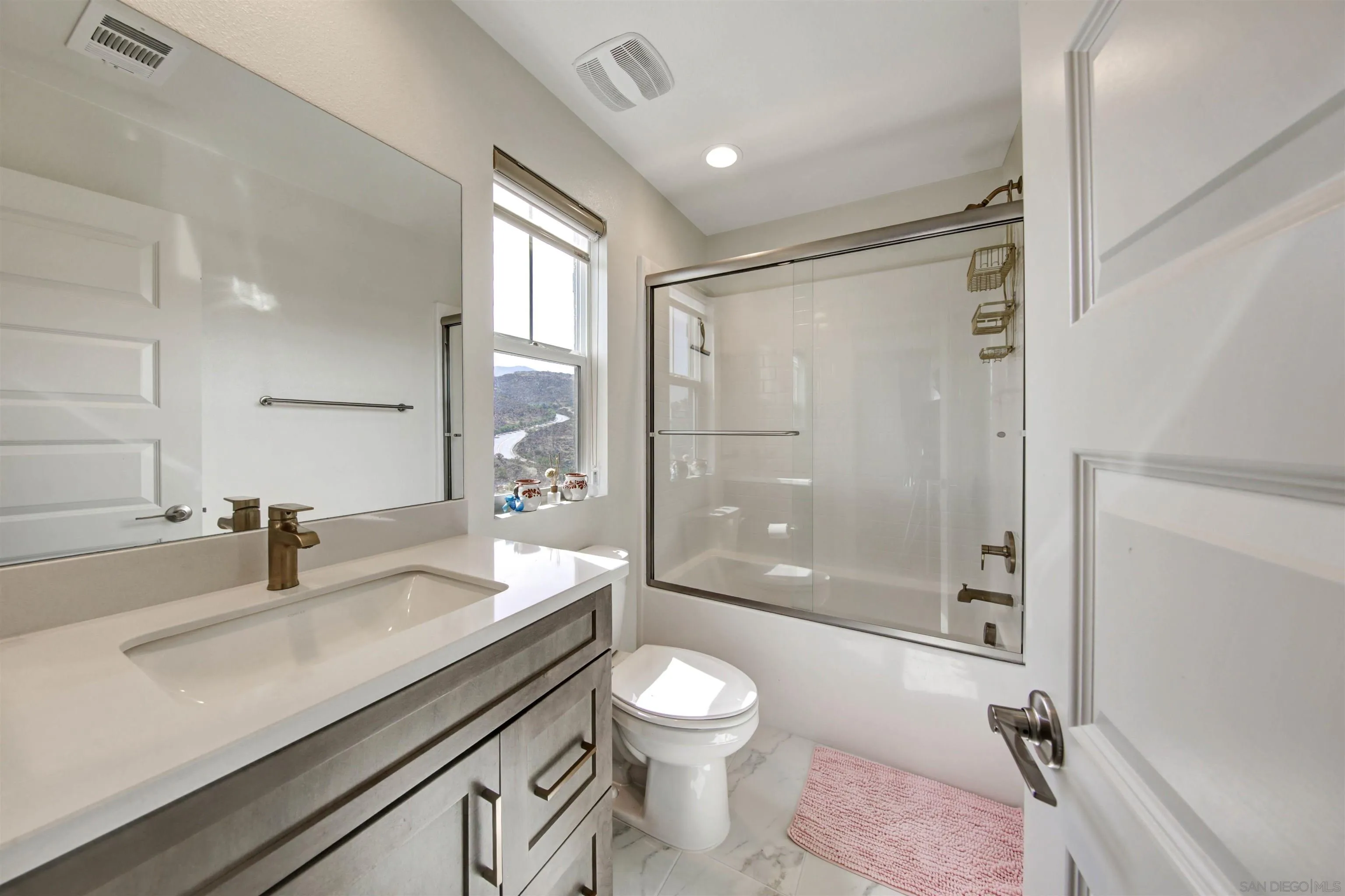 https://cdn.realtyfeed.com/cdn/127/260019618/0a1117cb21b78a3cf6b0b737b264be1e.webp