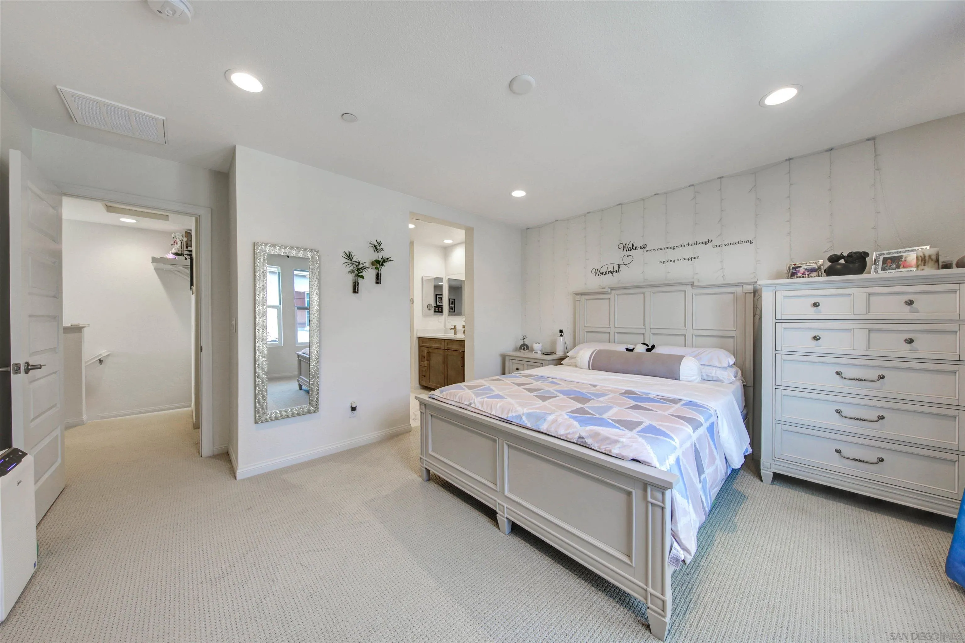 https://cdn.realtyfeed.com/cdn/127/260019618/12bc789a7c5acd0fc1d234a29b6f0fab.webp