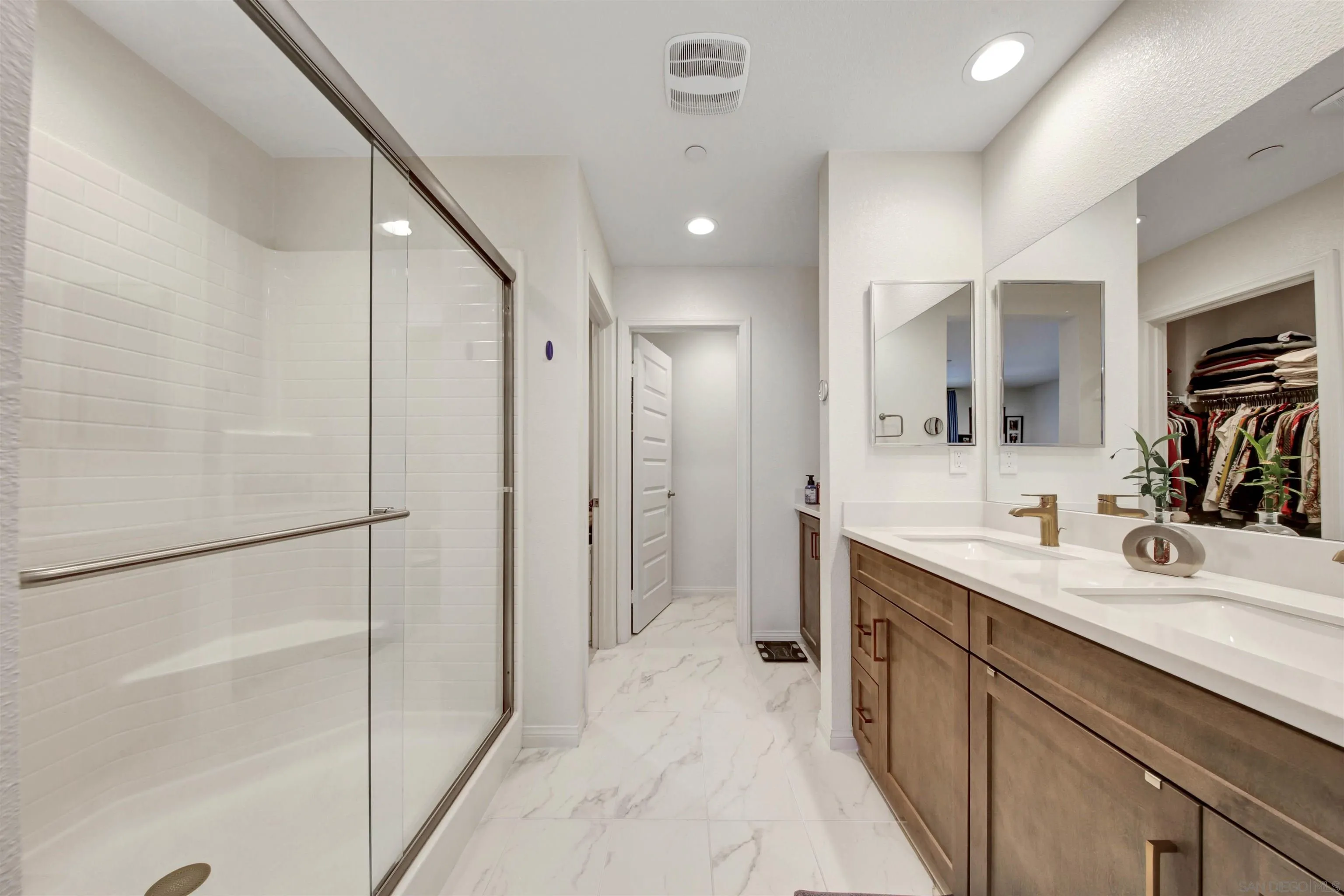 https://cdn.realtyfeed.com/cdn/127/260019618/3c97efb0c9c657248fe8ac2158977ab4.webp