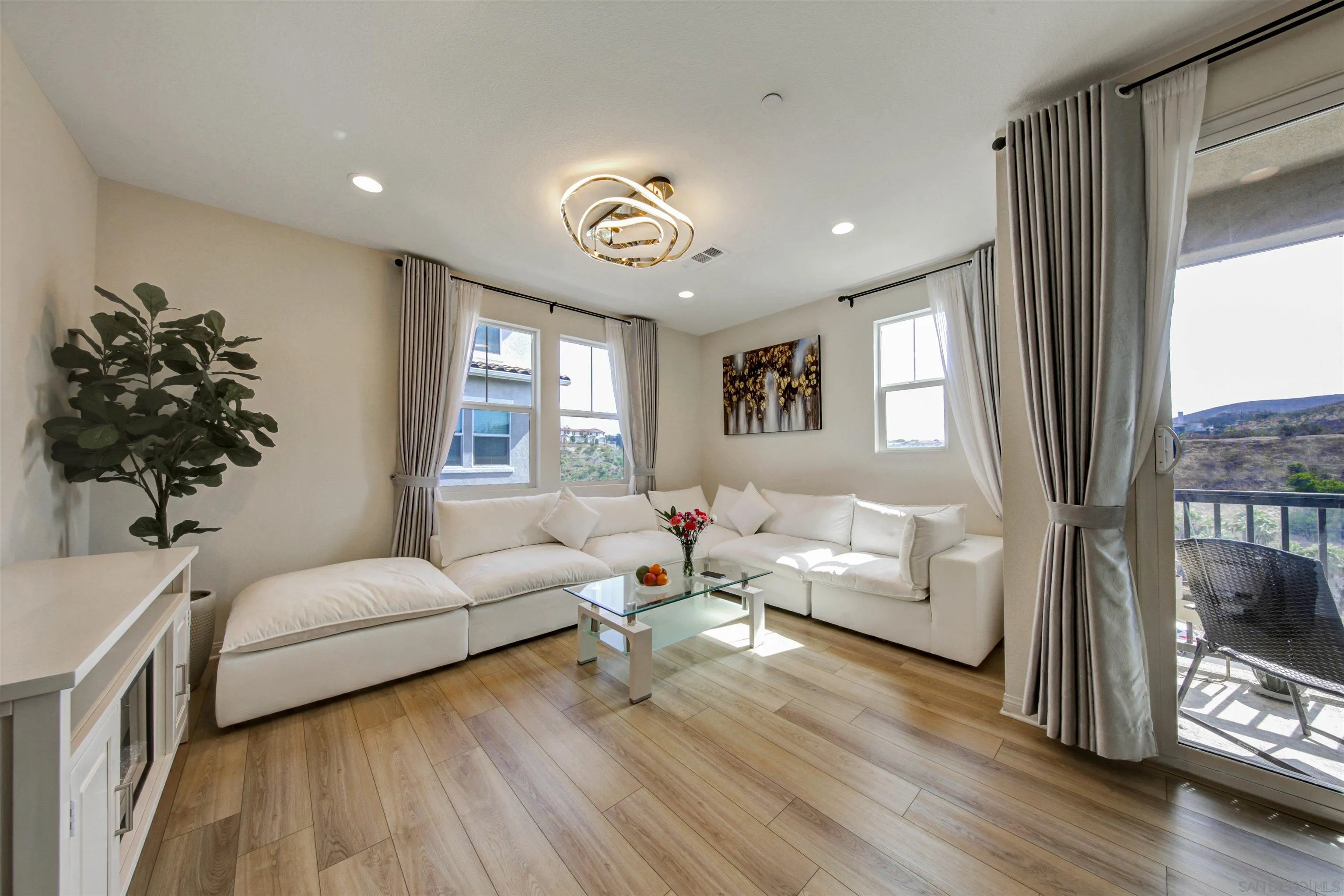 https://cdn.realtyfeed.com/cdn/127/260019618/896d1bb755d4713a96ce81e1fd7a3c67.webp