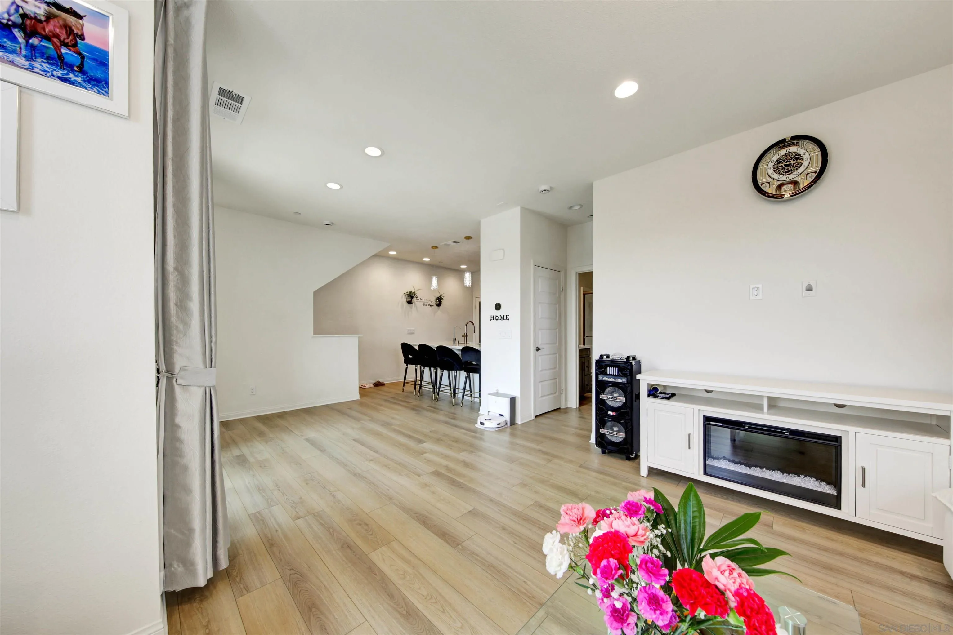 https://cdn.realtyfeed.com/cdn/127/260019618/b3f7d4893466938371c6718cc6e3ecea.webp