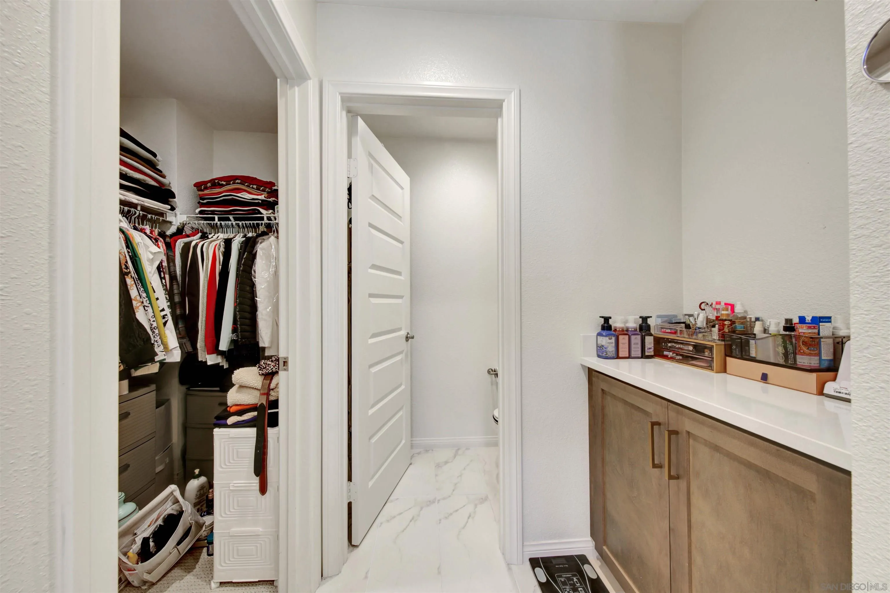 https://cdn.realtyfeed.com/cdn/127/260019618/cf7f7d18bf134d2839130e45e985ee48.webp