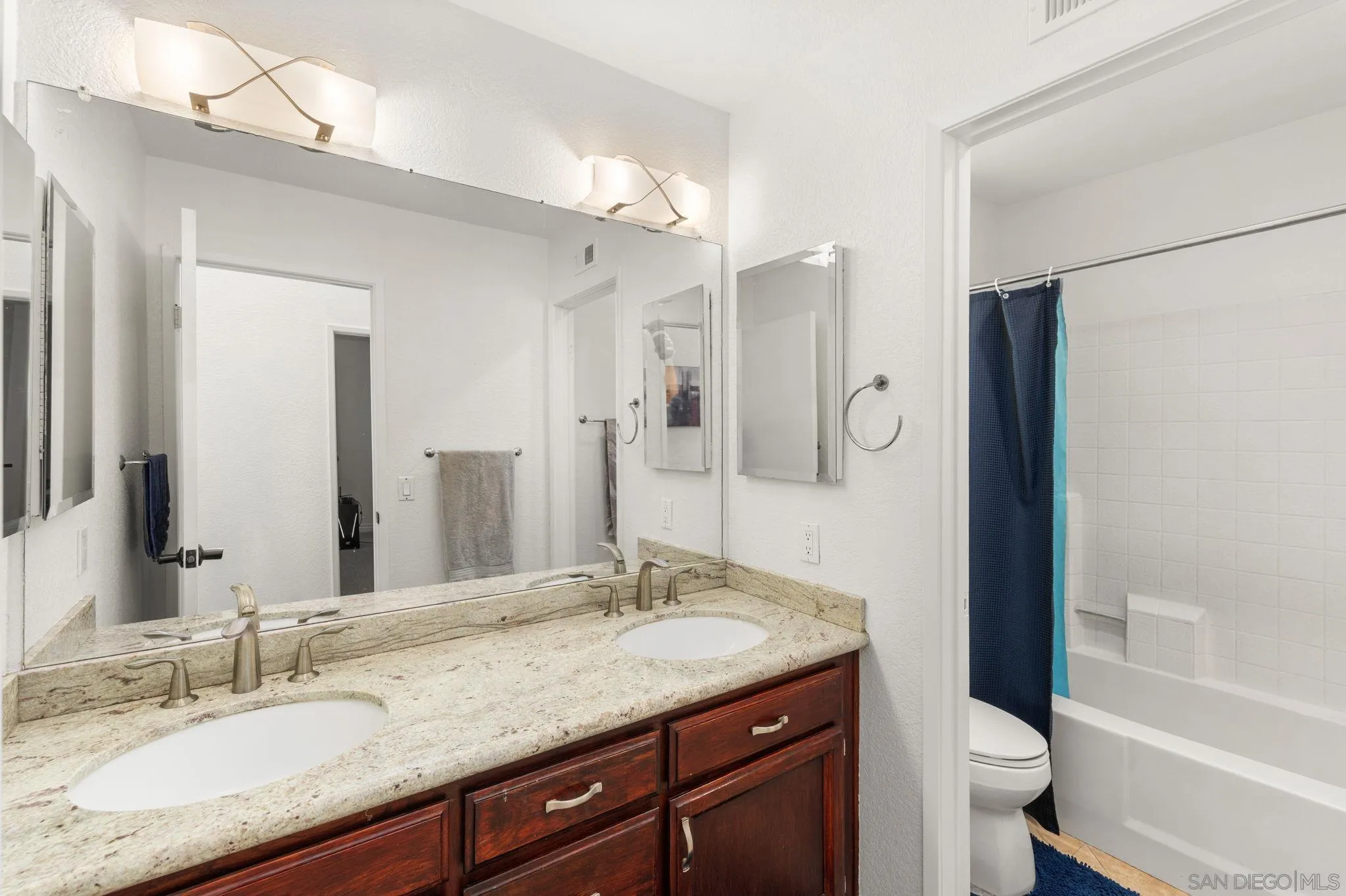 https://cdn.realtyfeed.com/cdn/127/260019622/8977e4226b7fb198b894aaec18bc44b4.webp