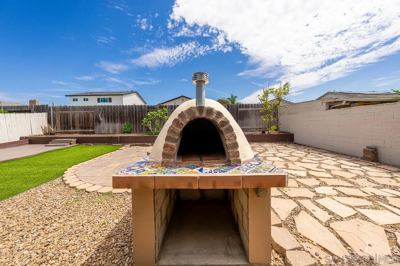 https://cdn.realtyfeed.com/cdn/127/260019623/4de15687772d5761f98c16f68b9b9bfd.webp