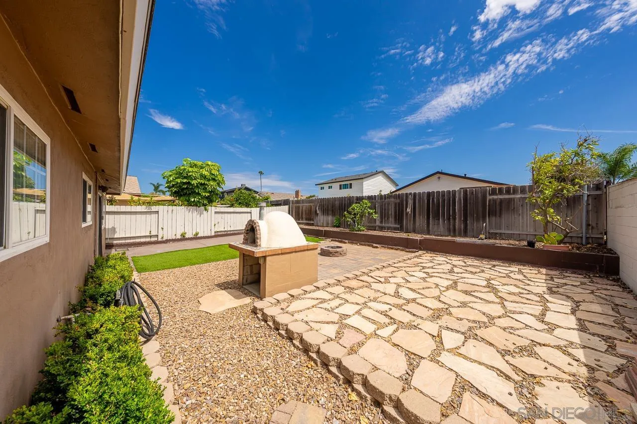 https://cdn.realtyfeed.com/cdn/127/260019623/db2607a2ee3541cd1658d67bb63c6d27.webp