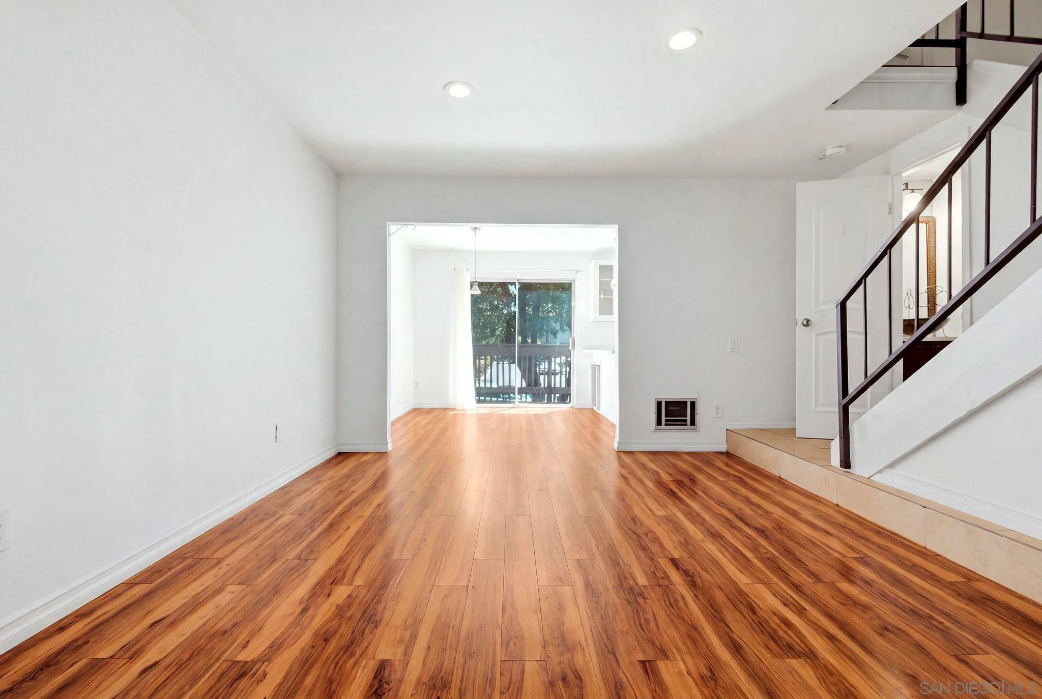 Photo #5: 260019629 Listing: Photo #5