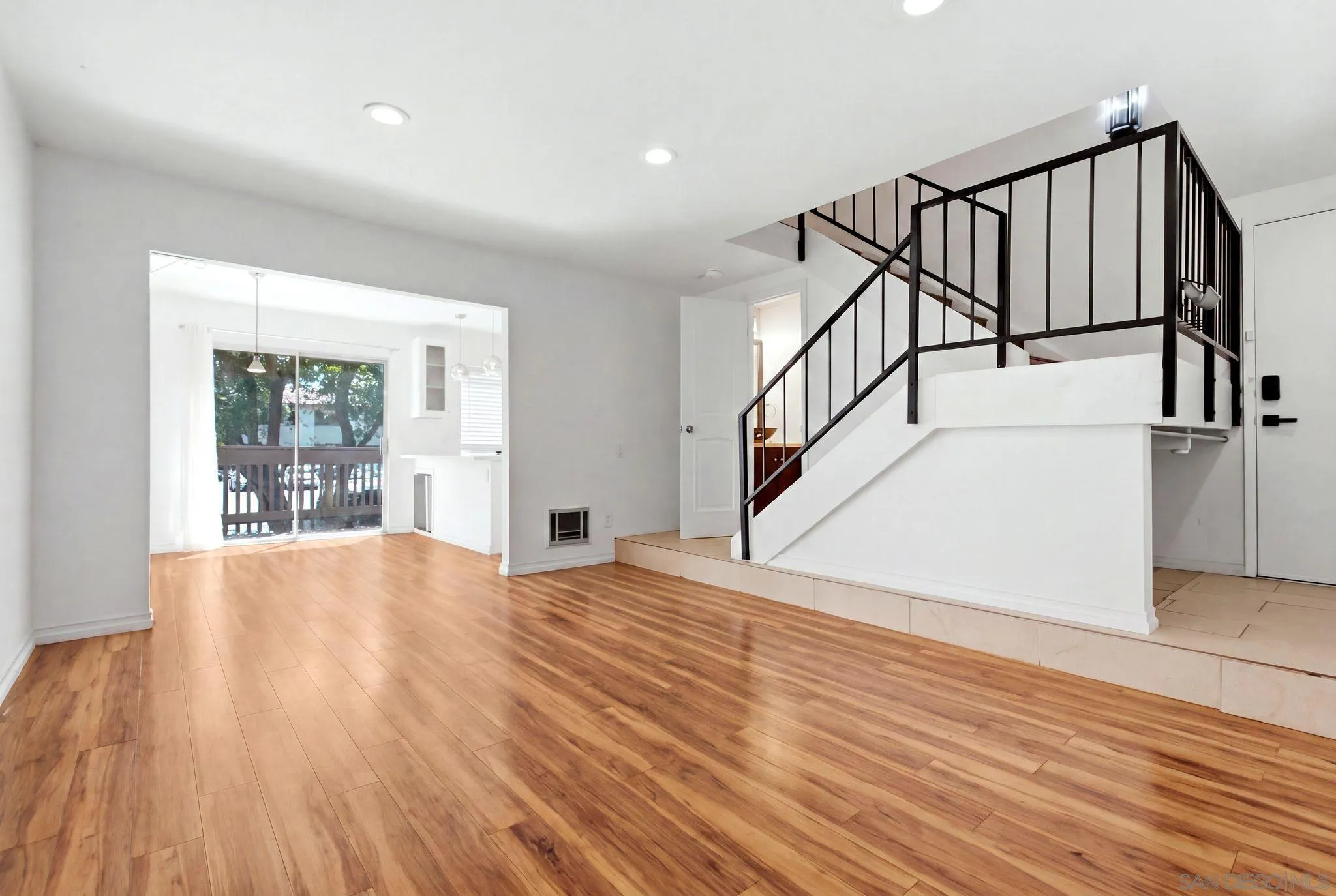 Photo #2: 260019629 Listing: Photo #2