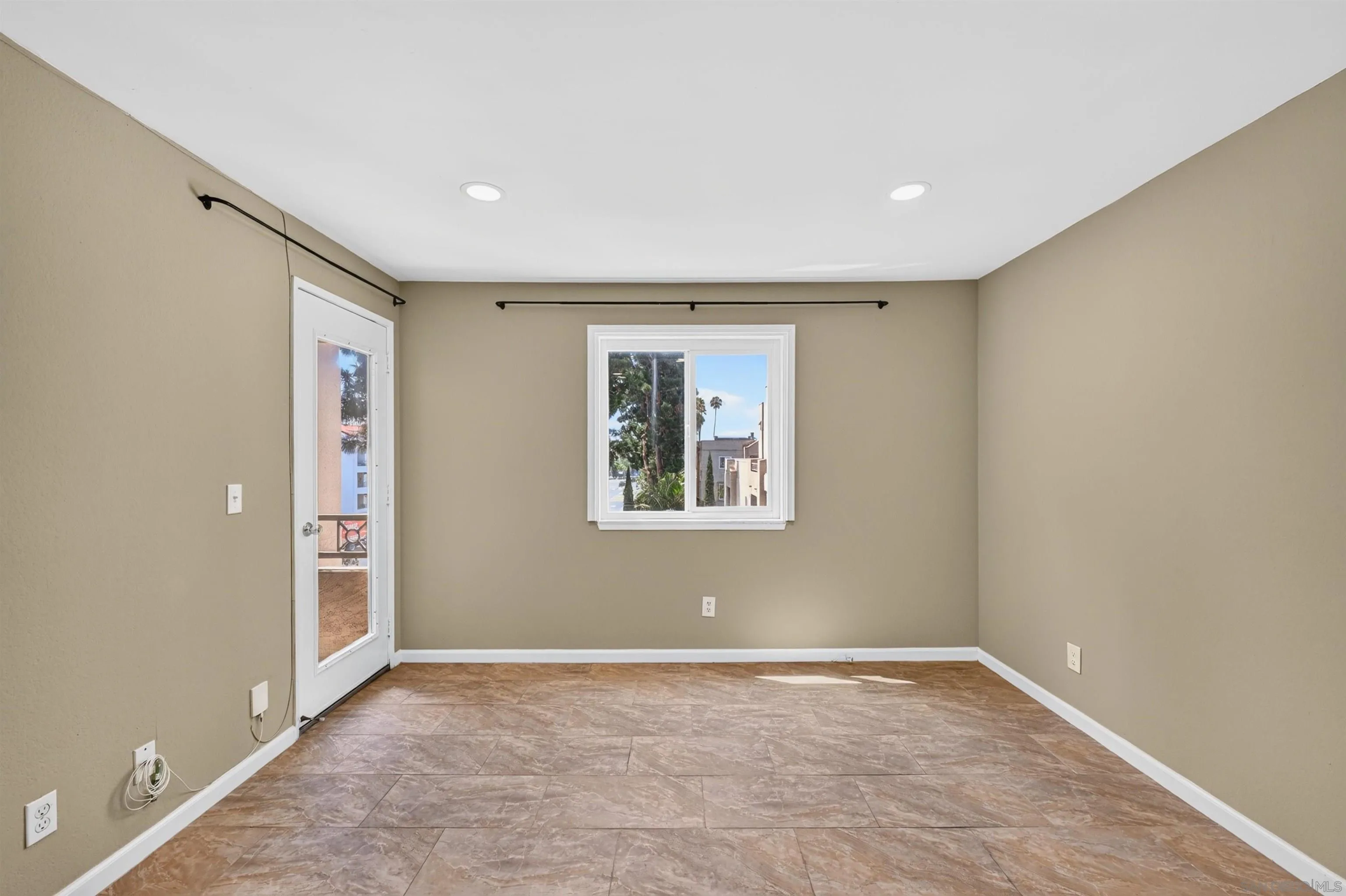 Photo #12: 260019631 Listing: Photo #12