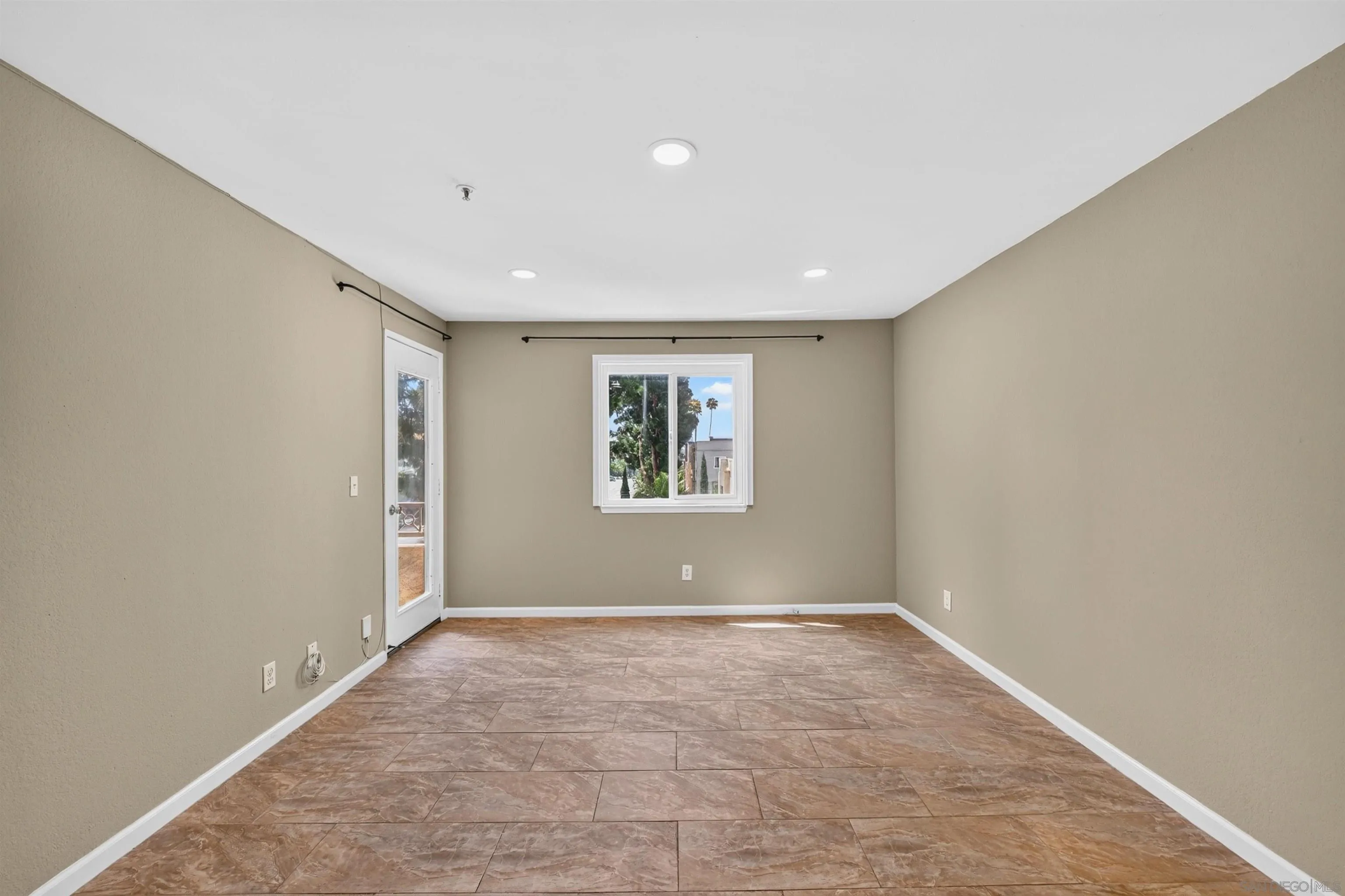 Photo #11: 260019631 Listing: Photo #11