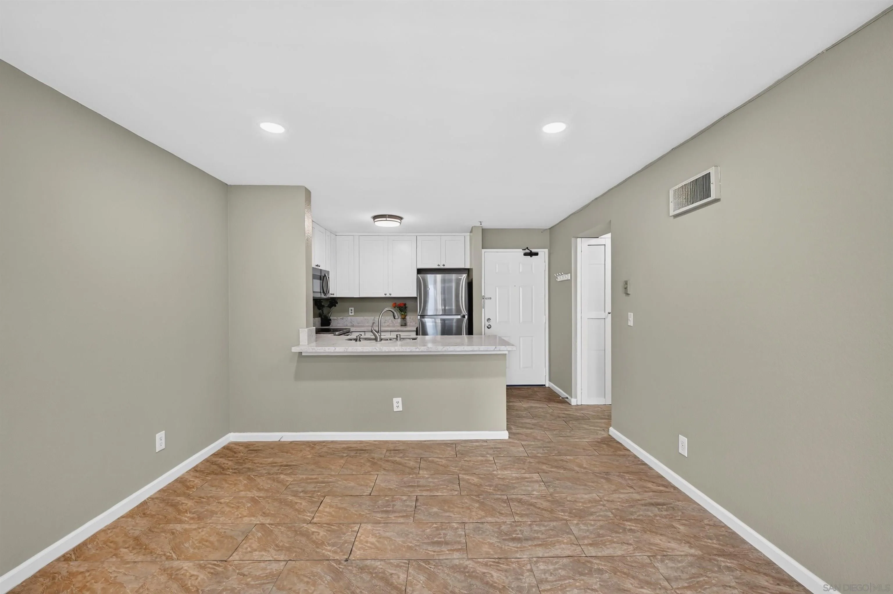 Photo #10: 260019631 Listing: Photo #10