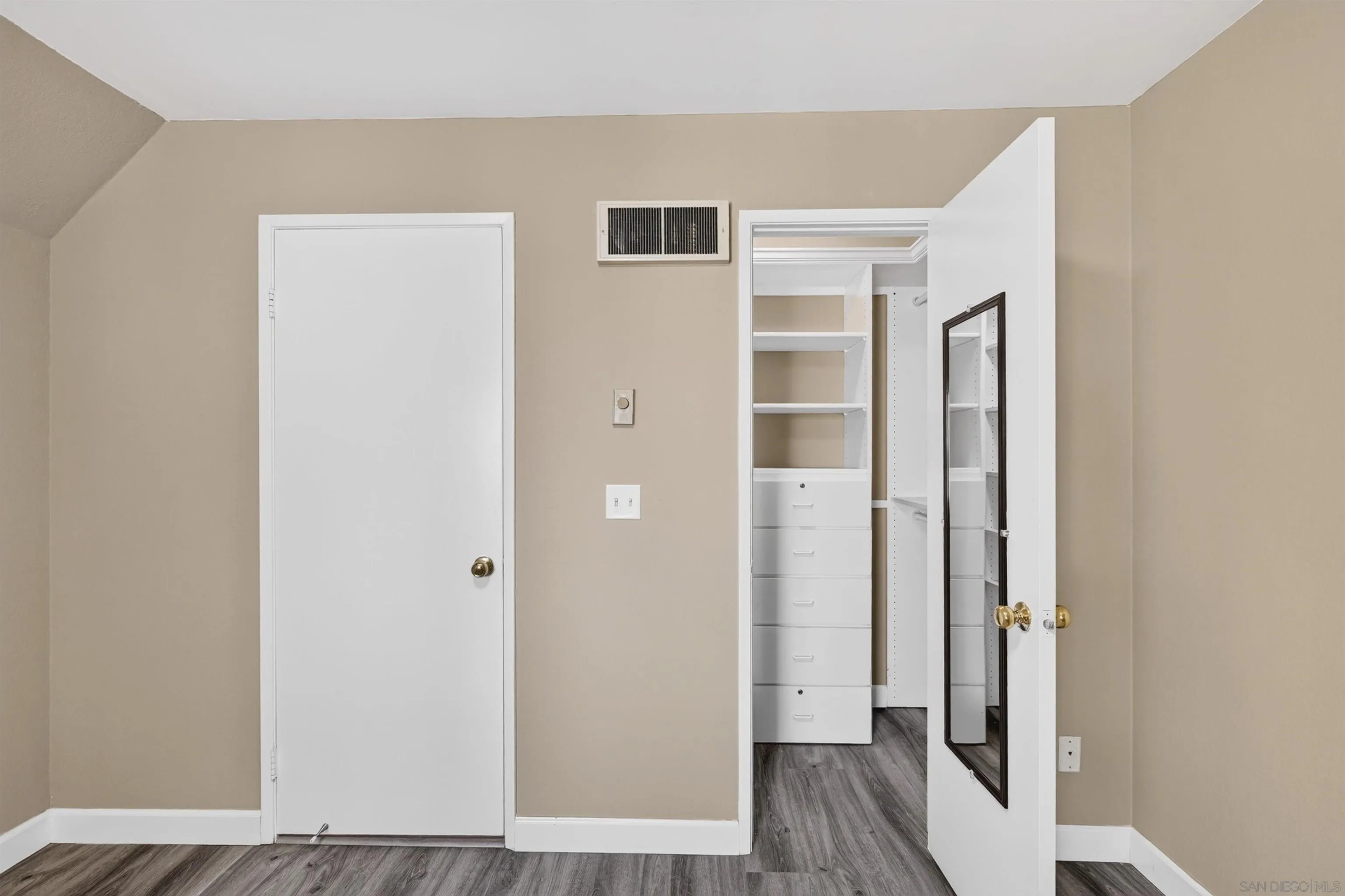 Photo #14: 260019631 Listing: Photo #14