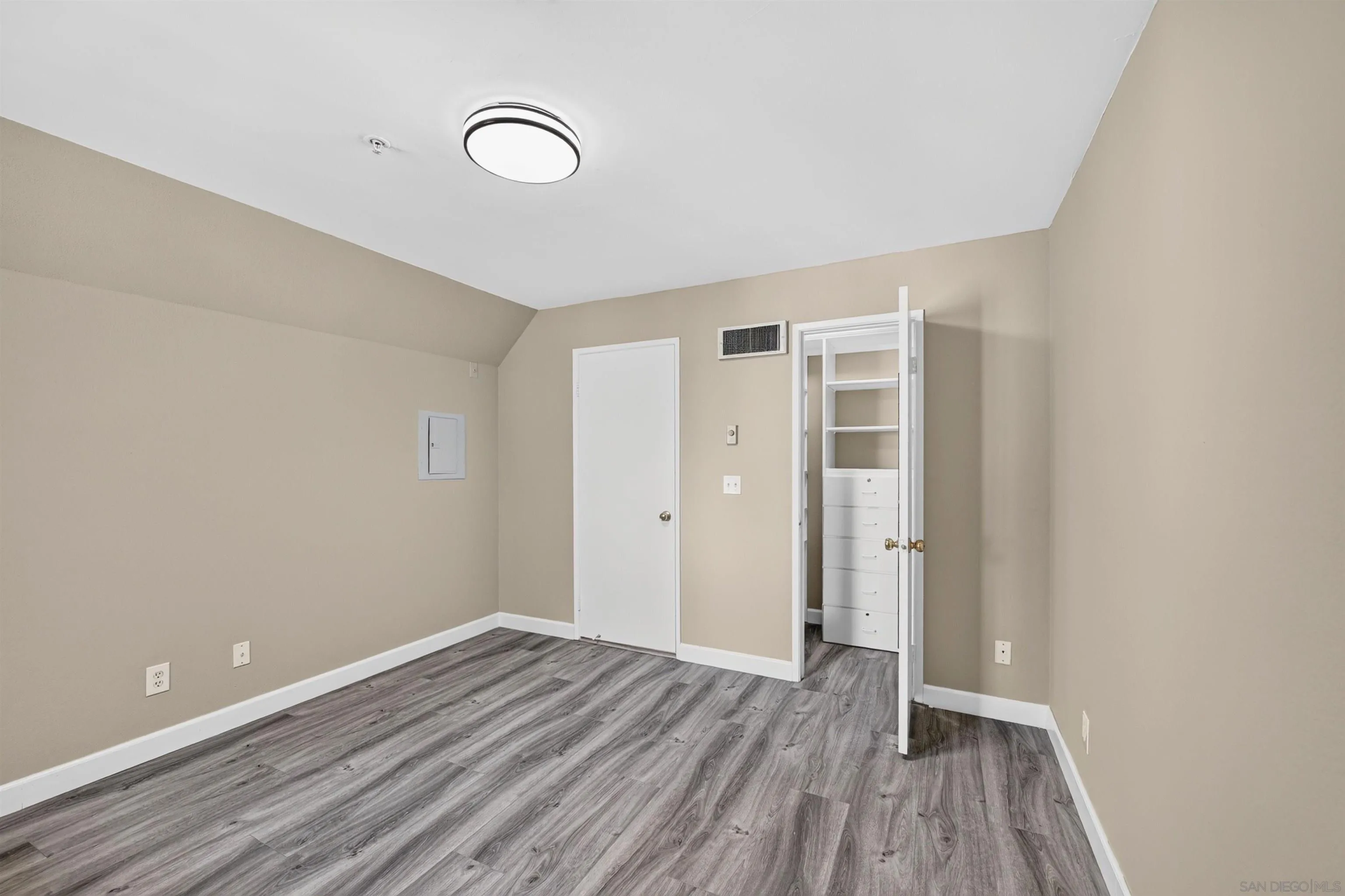 Photo #13: 260019631 Listing: Photo #13