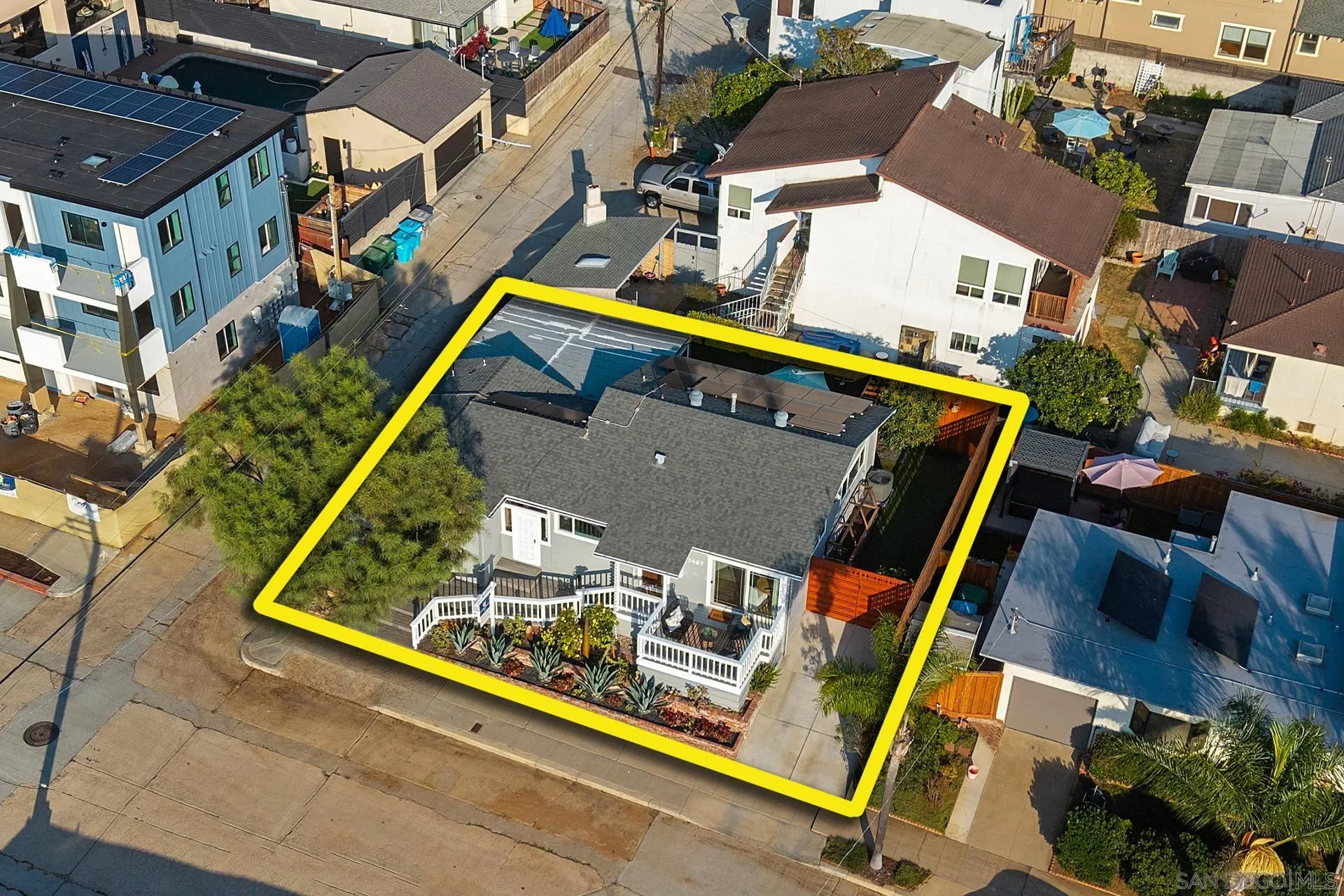 https://cdn.realtyfeed.com/cdn/127/260019633/064a265368df1ce07162c39f0774c56d.webp