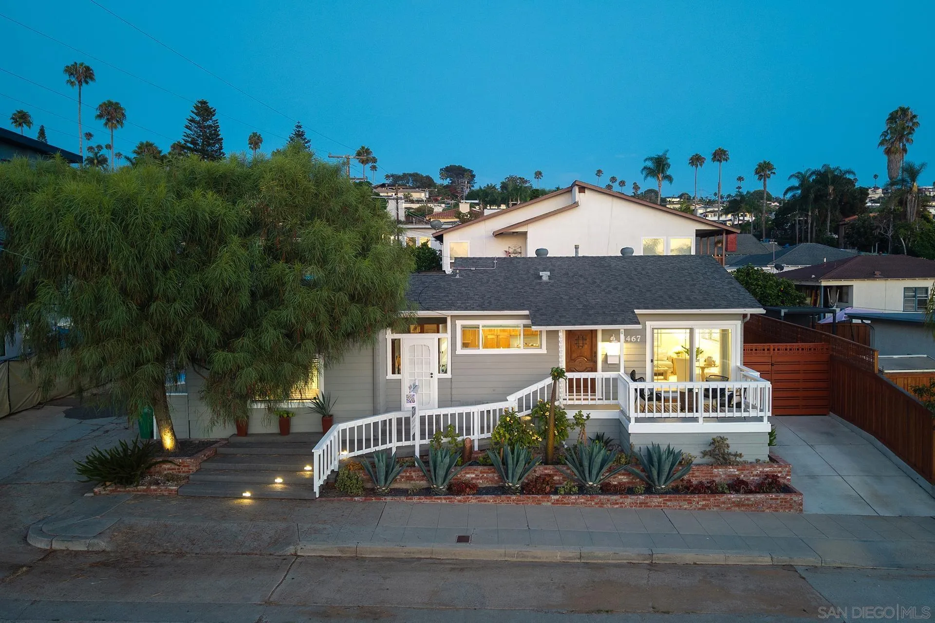 https://cdn.realtyfeed.com/cdn/127/260019633/39da901baf66ead6b087a82952e07b73.webp
