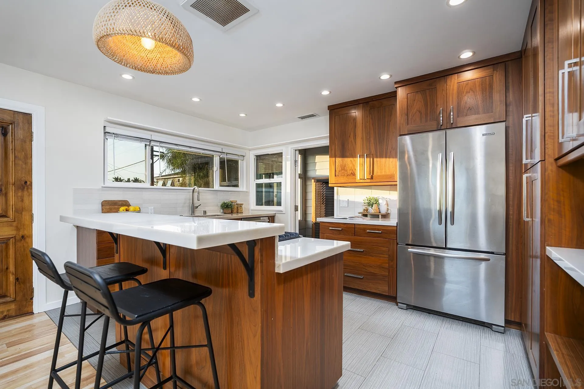 https://cdn.realtyfeed.com/cdn/127/260019633/5de23de6b8f302a878abf04510280320.webp