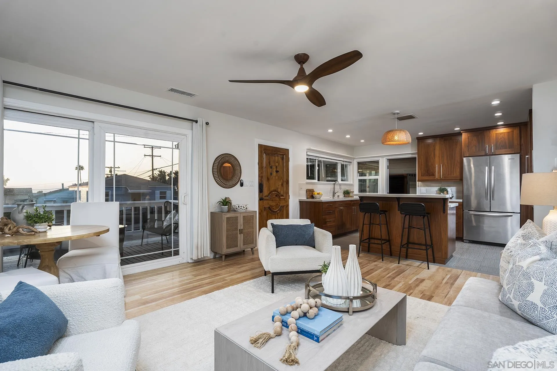 https://cdn.realtyfeed.com/cdn/127/260019633/652f6e5cd8f1f99e9b16855b249ce997.webp