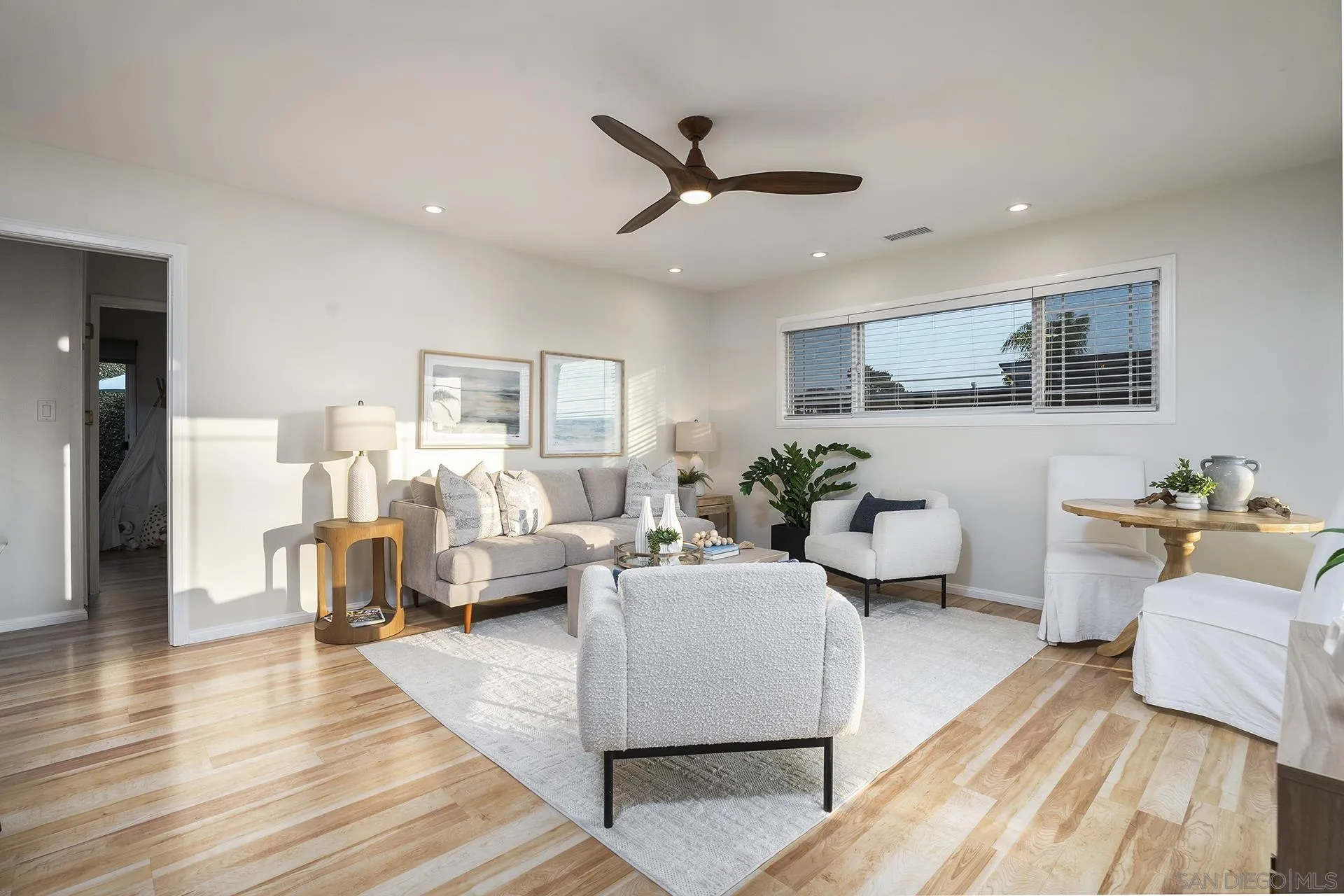 https://cdn.realtyfeed.com/cdn/127/260019633/e9f1ebea9152d8e2d1a48699f3d0104f.webp