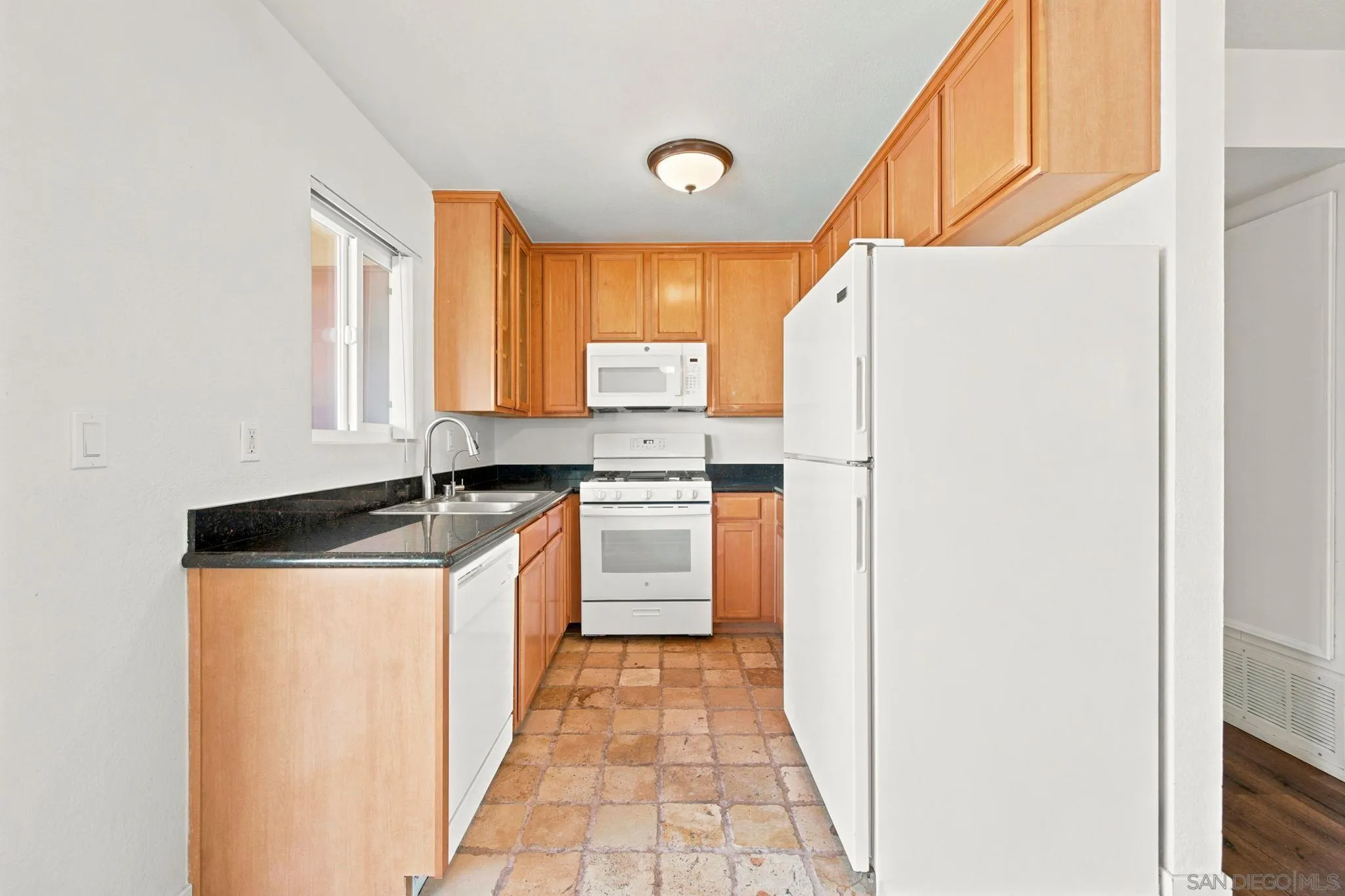 Photo #14: 260019634 Listing: Photo #14