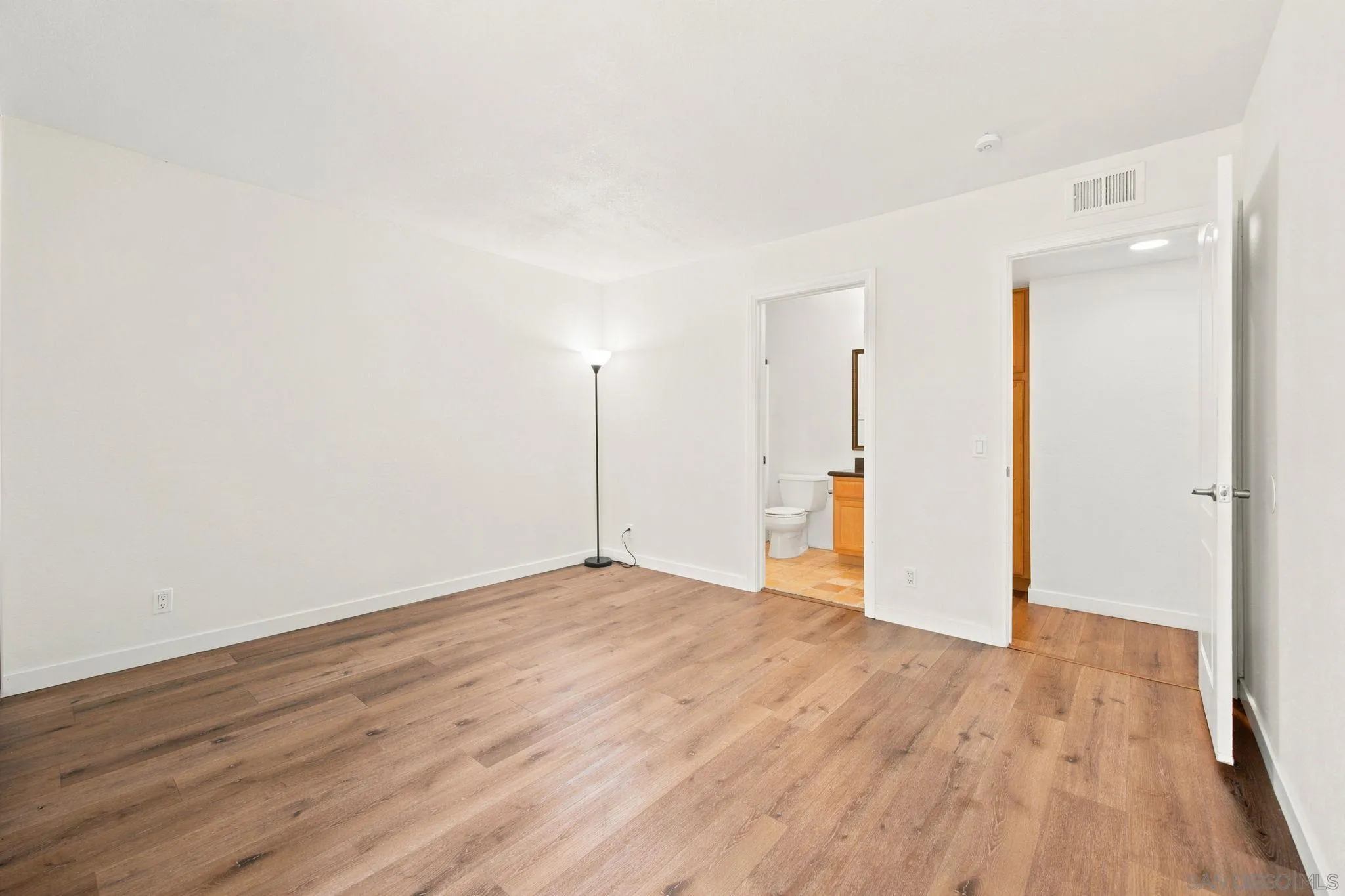 Photo #22: 260019634 Listing: Photo #22